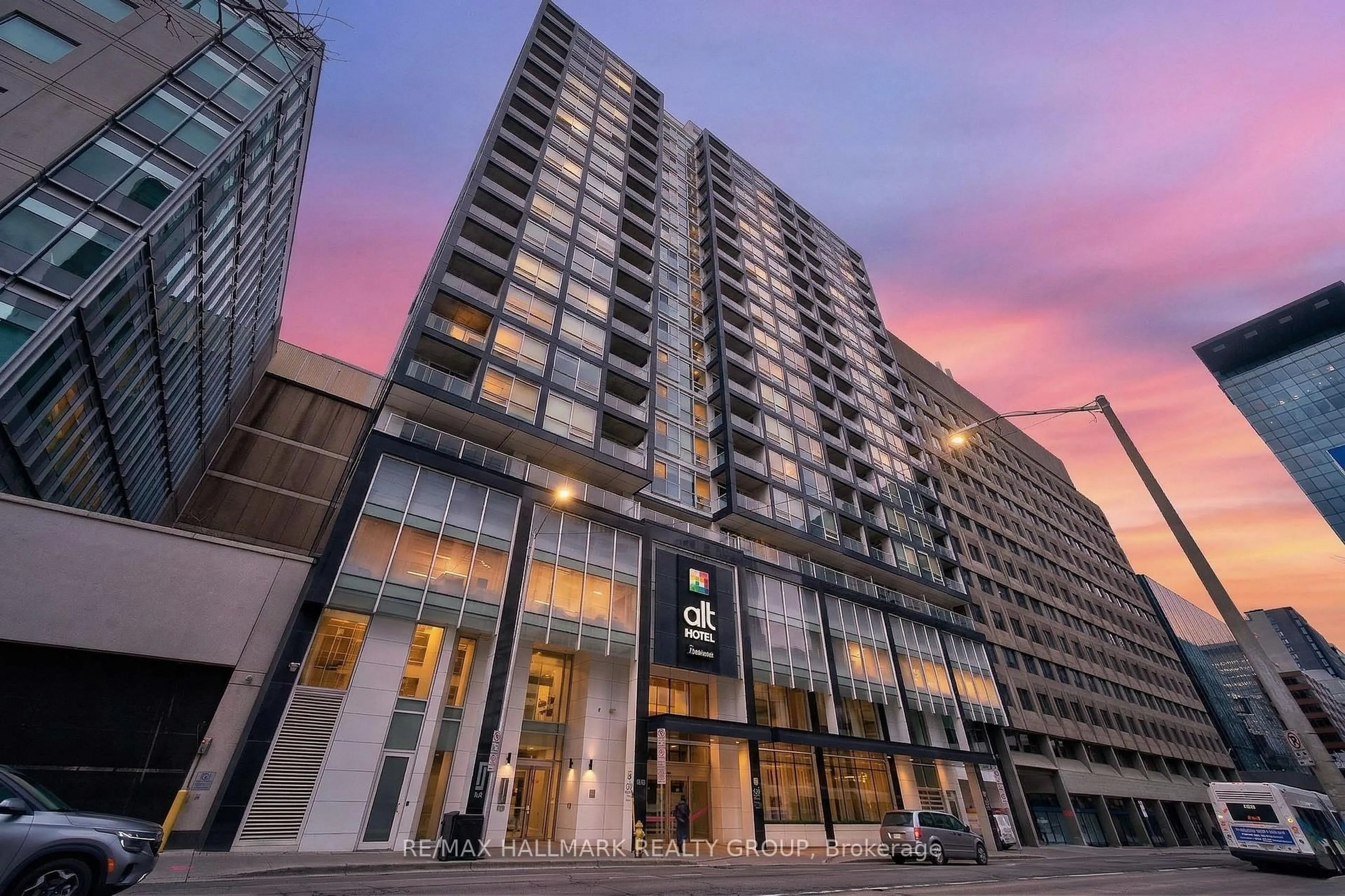 Indoor foyer for 199 Slater St #1806, Ottawa Ontario K1P 0C8