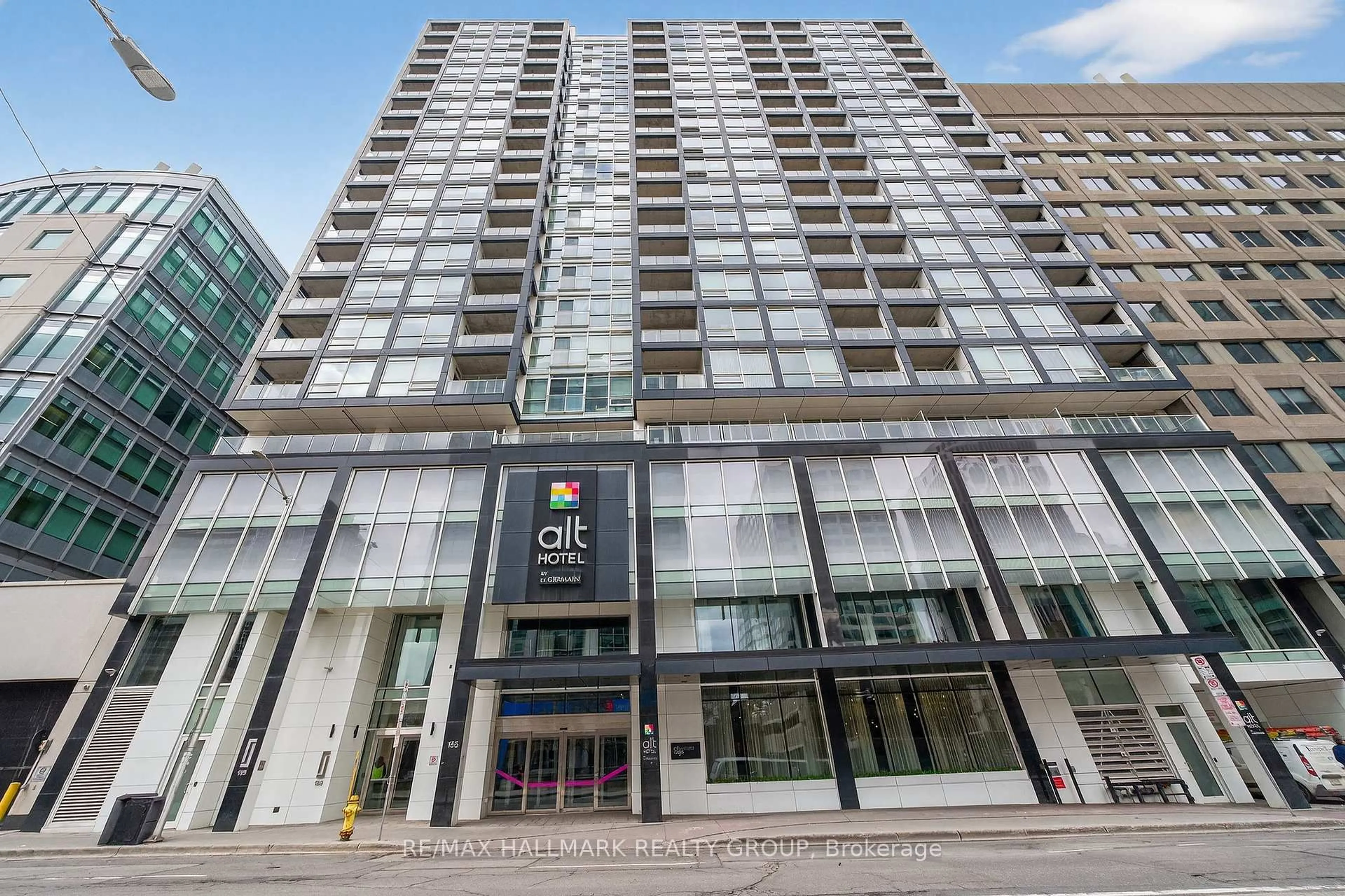 Indoor foyer for 199 Slater St #1806, Ottawa Ontario K1P 0C8