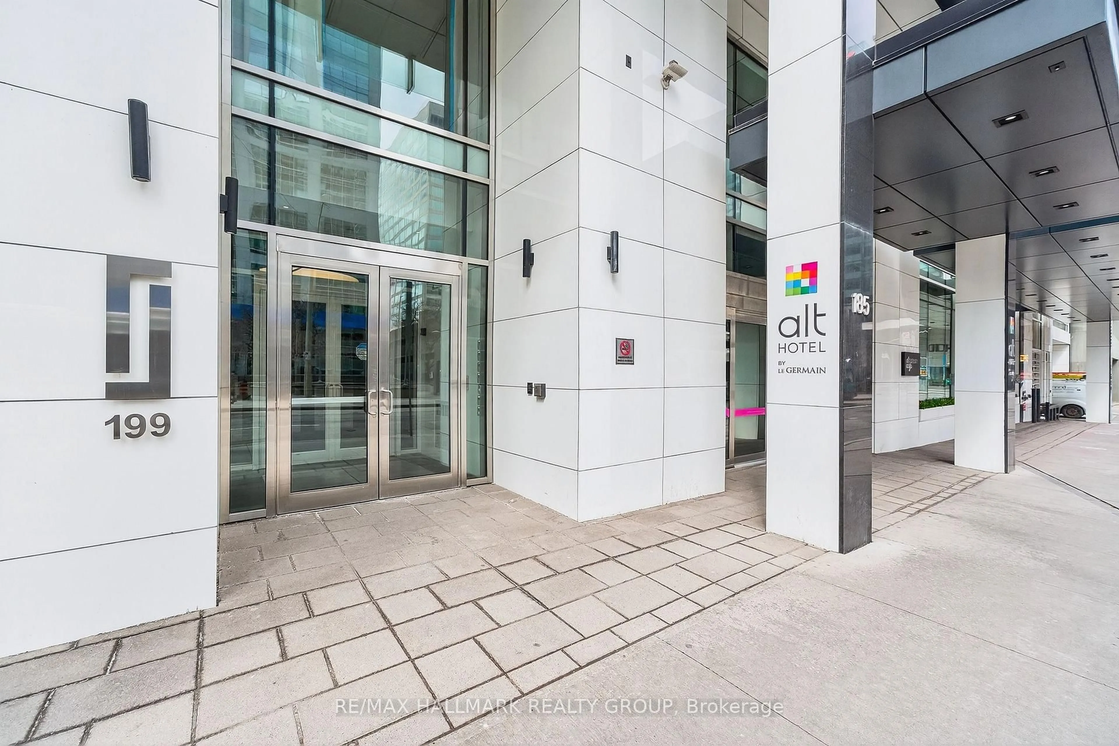 Indoor foyer for 199 Slater St #1806, Ottawa Ontario K1P 0C8