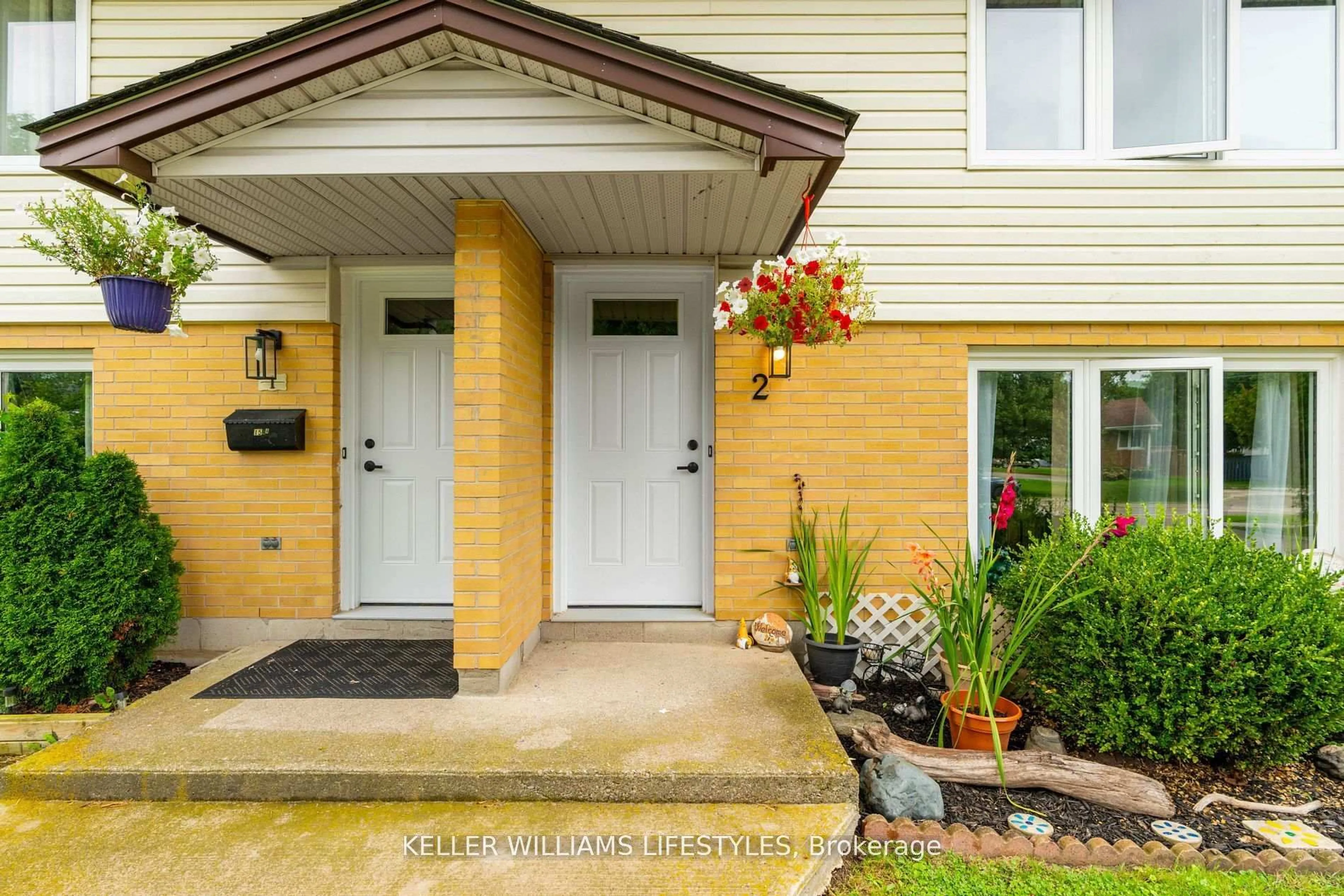 Indoor entryway for 155 Water St #2, Southwest Middlesex Ontario N0L 1M0