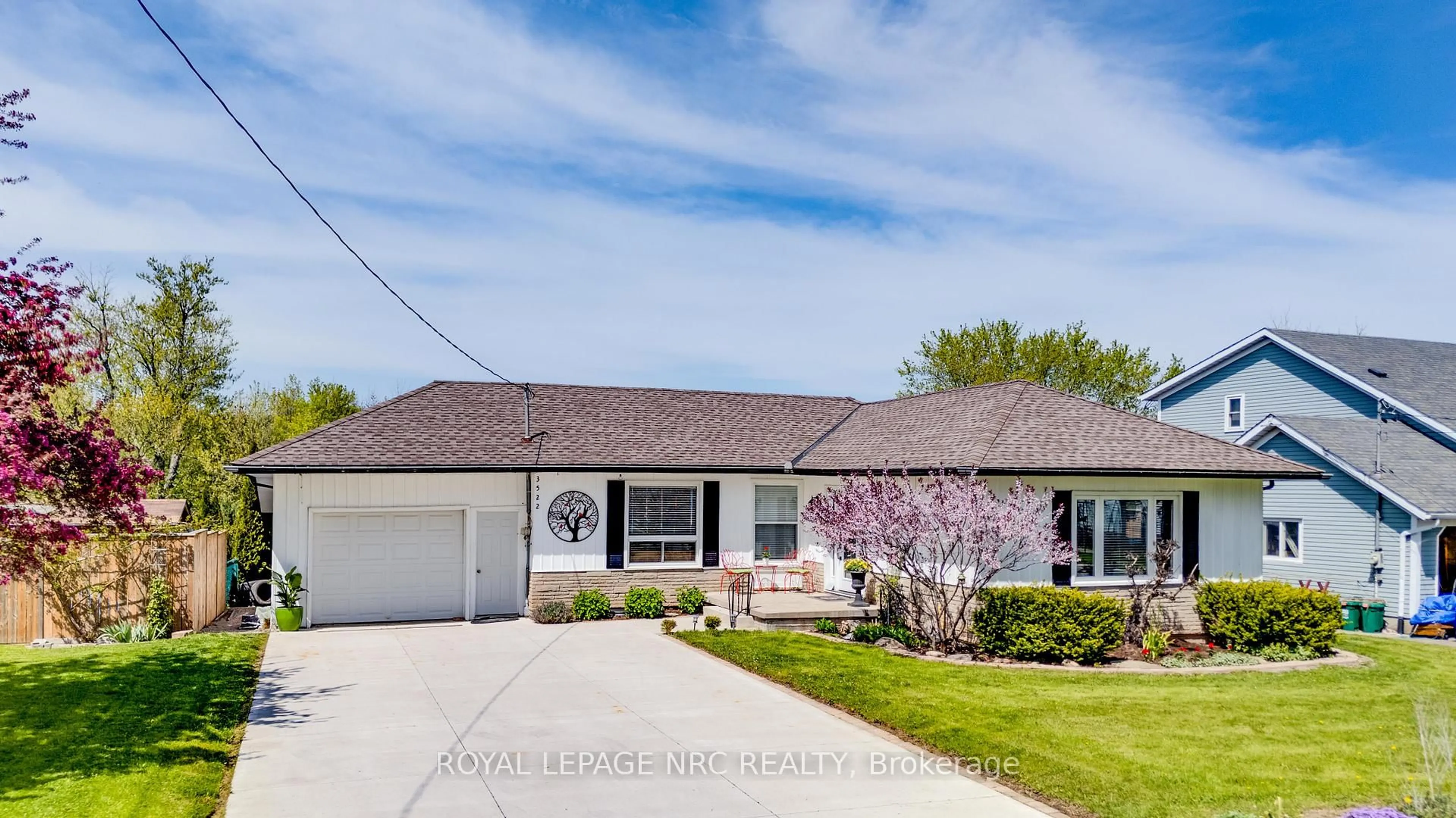 Home with vinyl exterior material, street for 3522 East Main St, Fort Erie Ontario L0S 1S0
