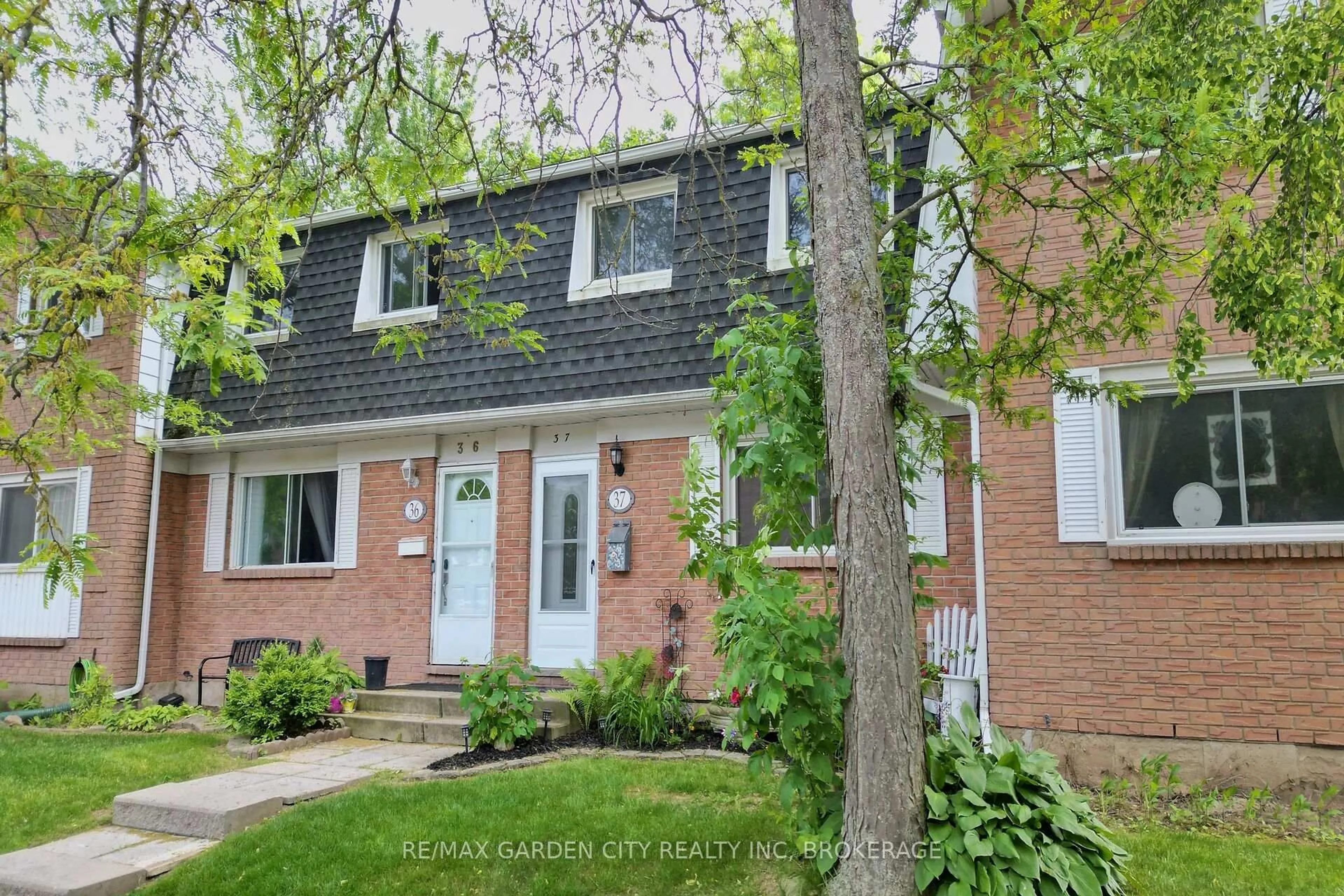 Home with brick exterior material, street for 185 DENISTOUN St #37, Welland Ontario L3C 6J6