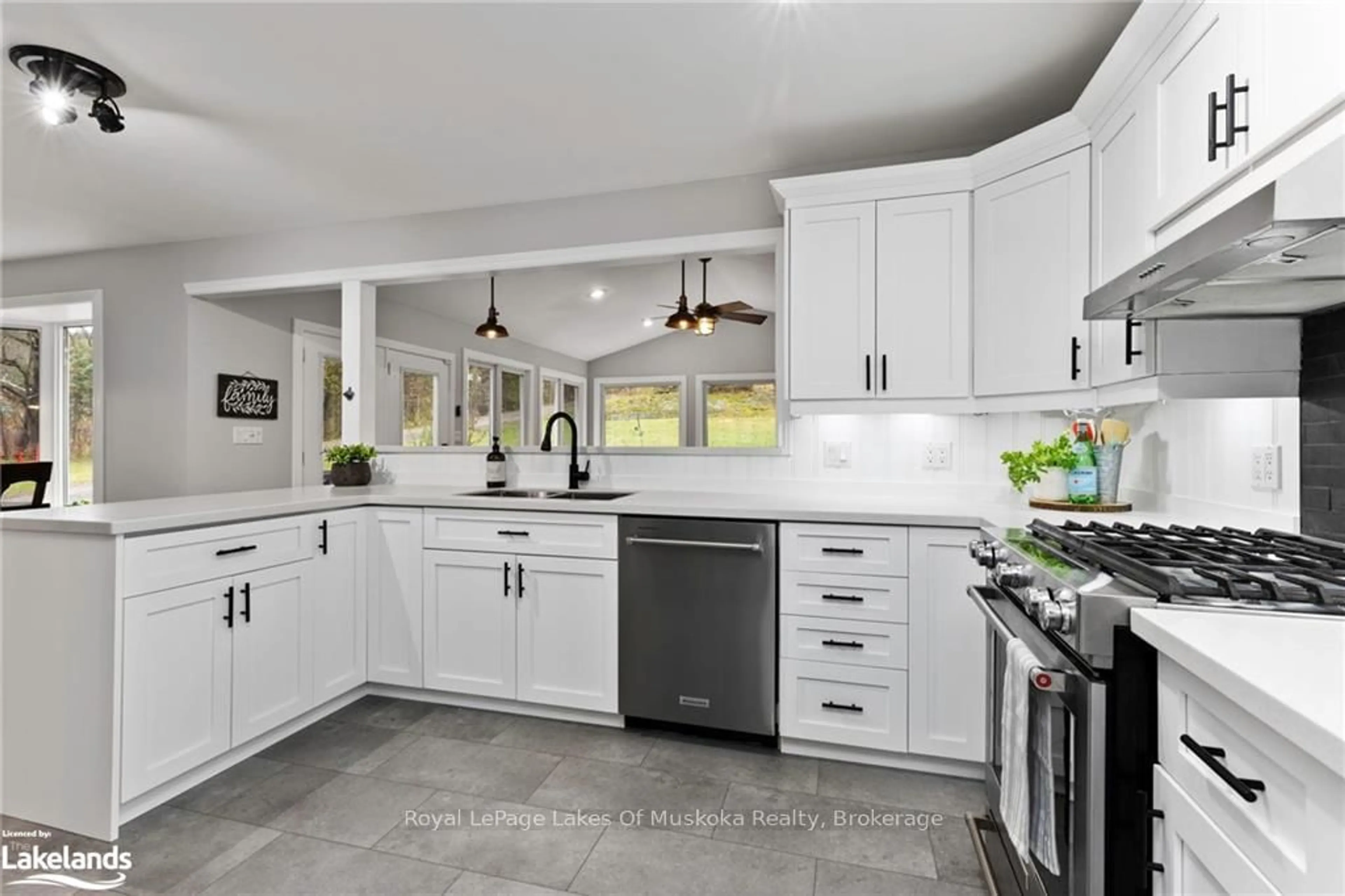 Open concept kitchen, ceramic/tile floor for 1105 ROSSEAU LAKE ROAD 1, Muskoka Lakes Ontario P0B 1M0