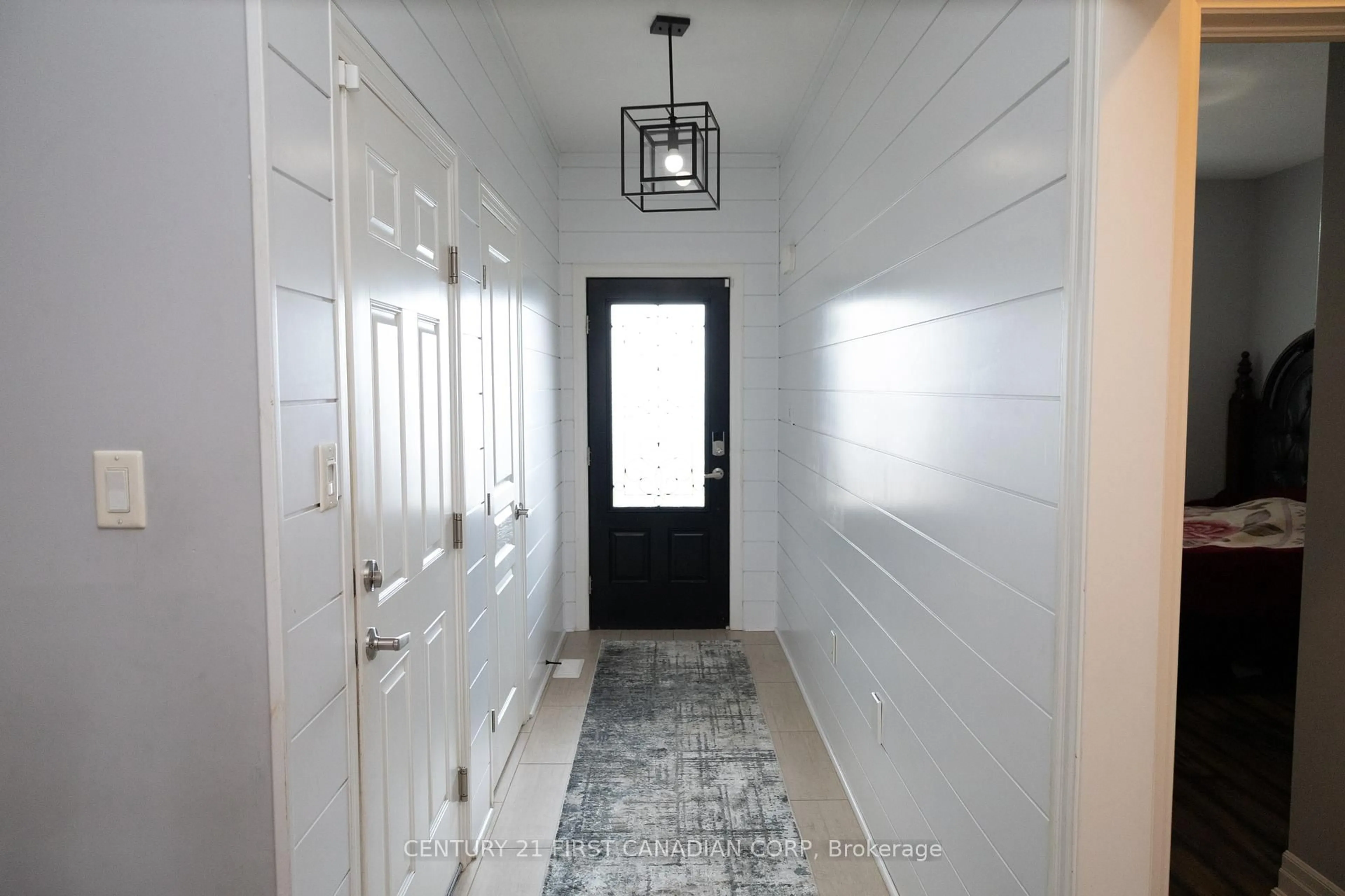 Indoor entryway for 29 Hedges Crt, St. Thomas Ontario N5R 6G4