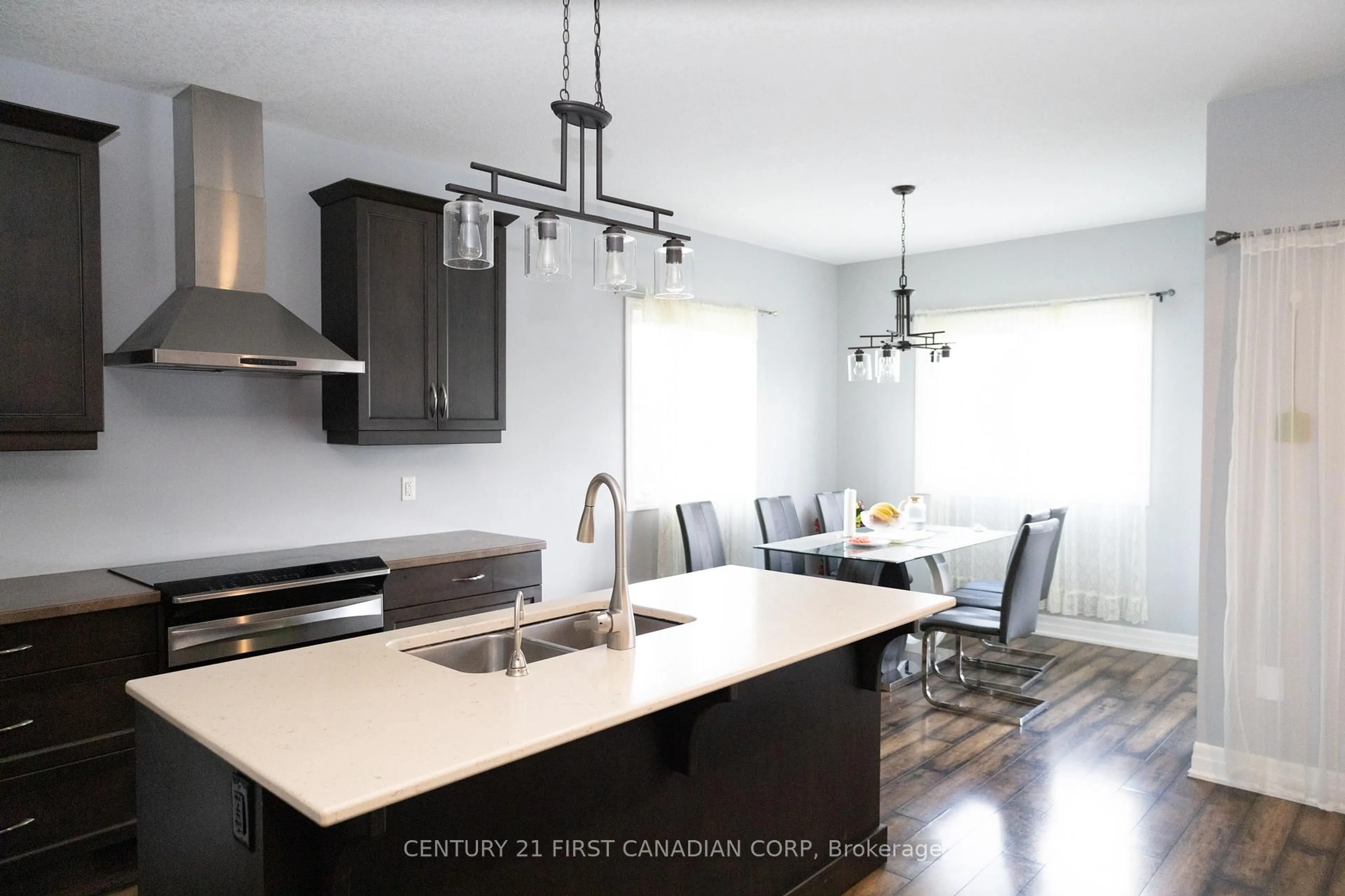 Open concept kitchen, unknown for 29 Hedges Crt, St. Thomas Ontario N5R 6G4