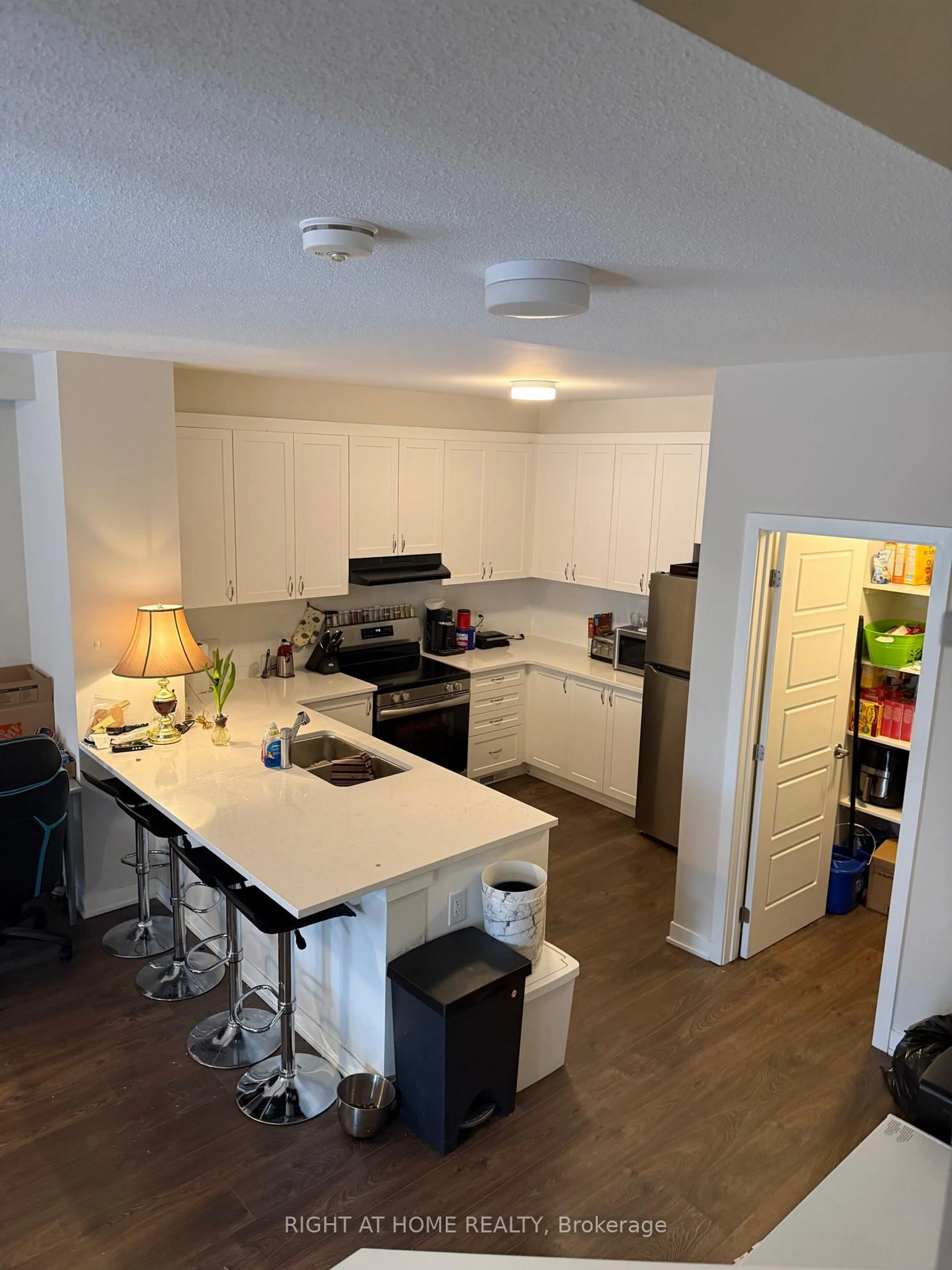 Open concept kitchen, unknown for 57 PLACETTE STITCH Mews, Richmond Ontario K0A 2Z0