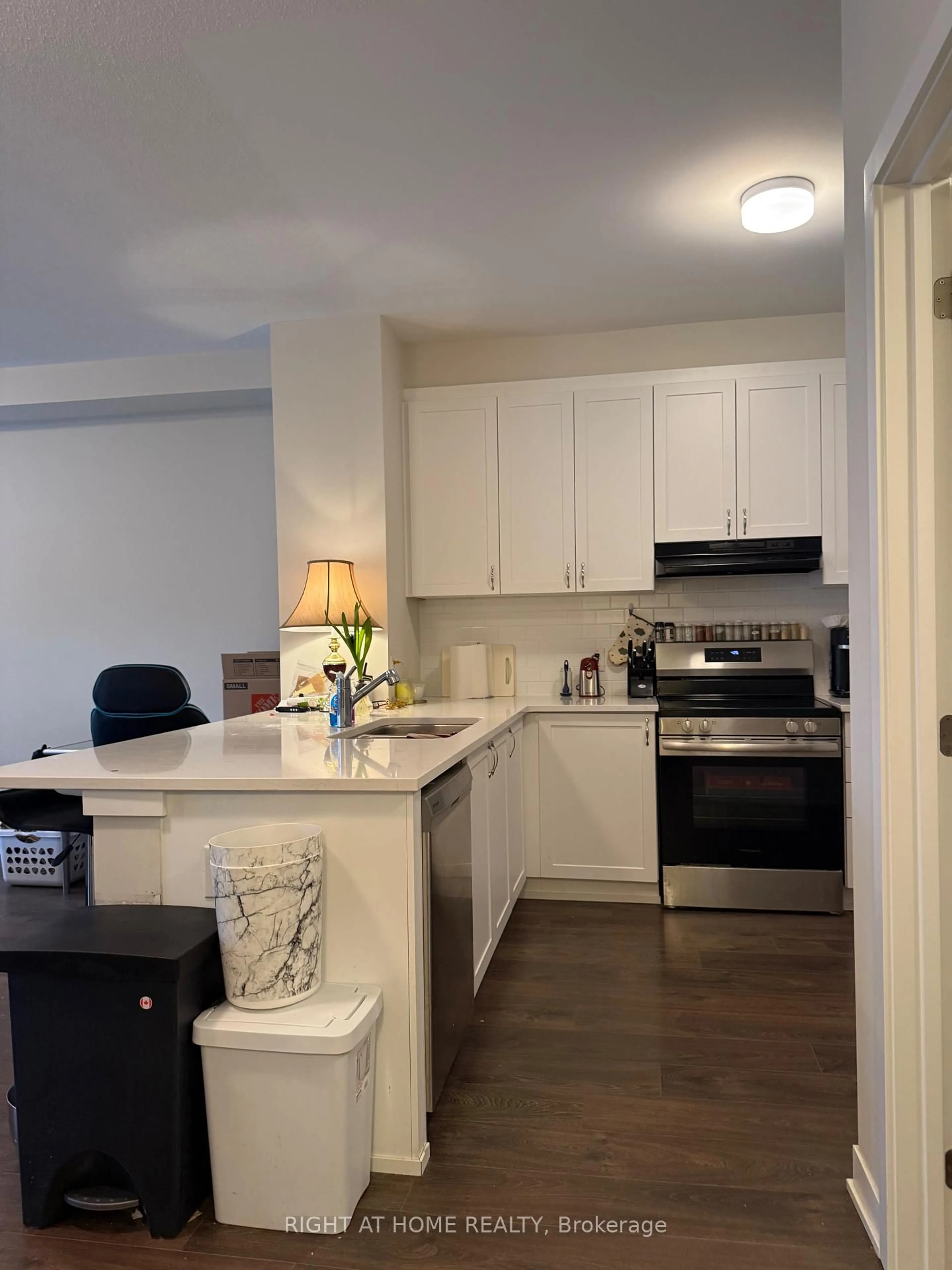 Open concept kitchen, unknown for 57 PLACETTE STITCH Mews, Richmond Ontario K0A 2Z0