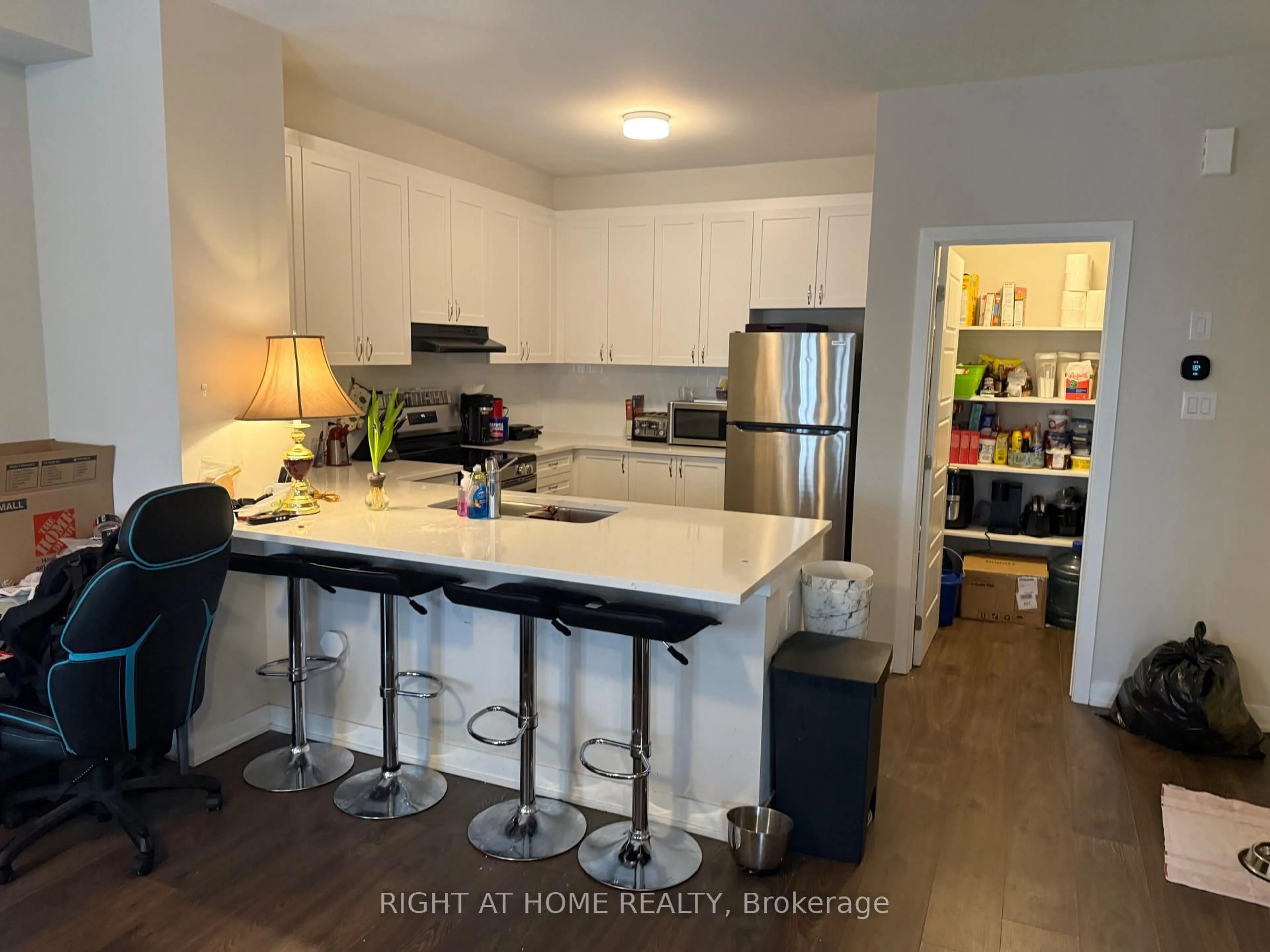 Open concept kitchen, unknown for 57 PLACETTE STITCH Mews, Richmond Ontario K0A 2Z0