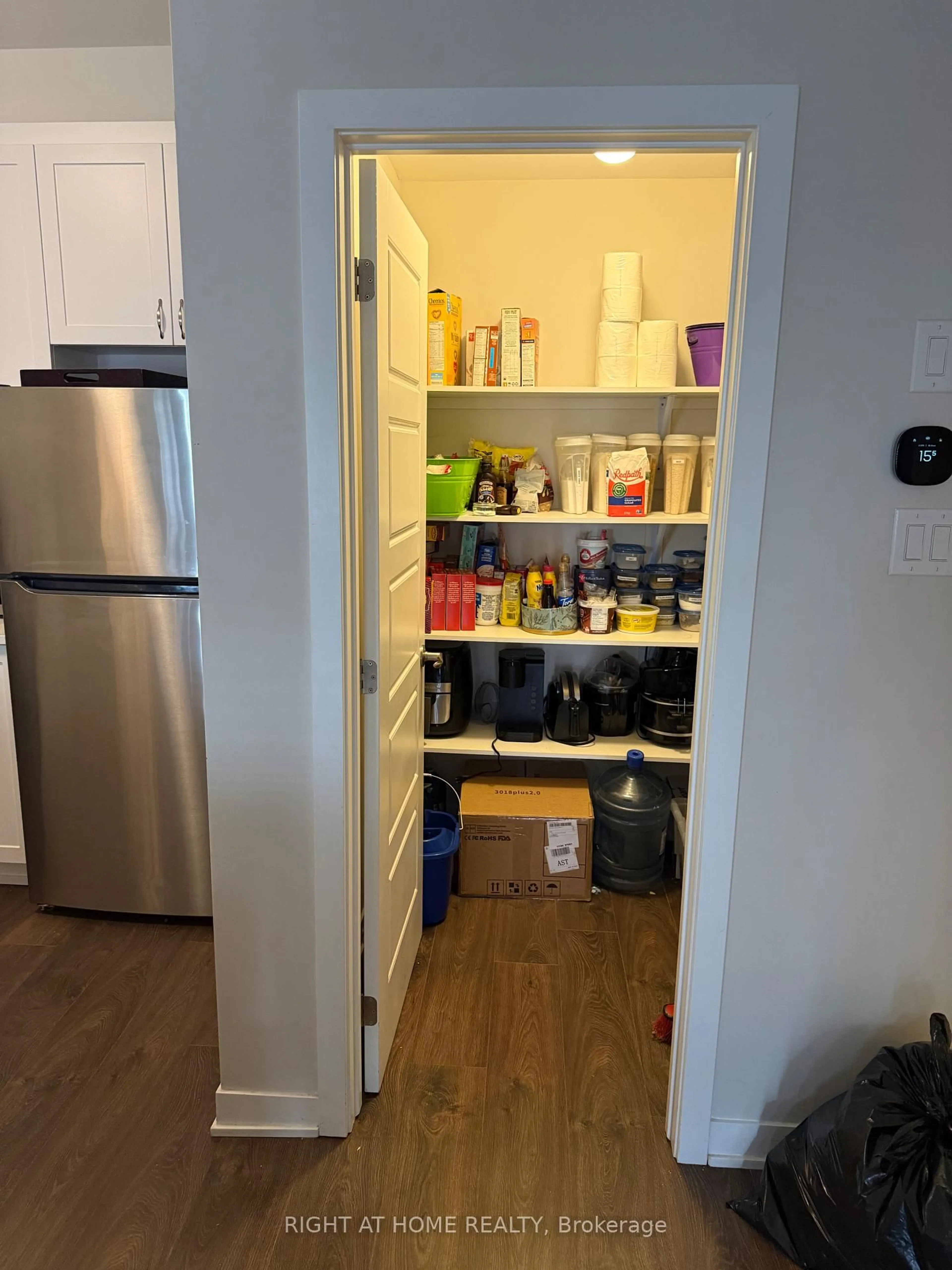 Standard kitchen, floor is not visible for 57 PLACETTE STITCH Mews, Richmond Ontario K0A 2Z0