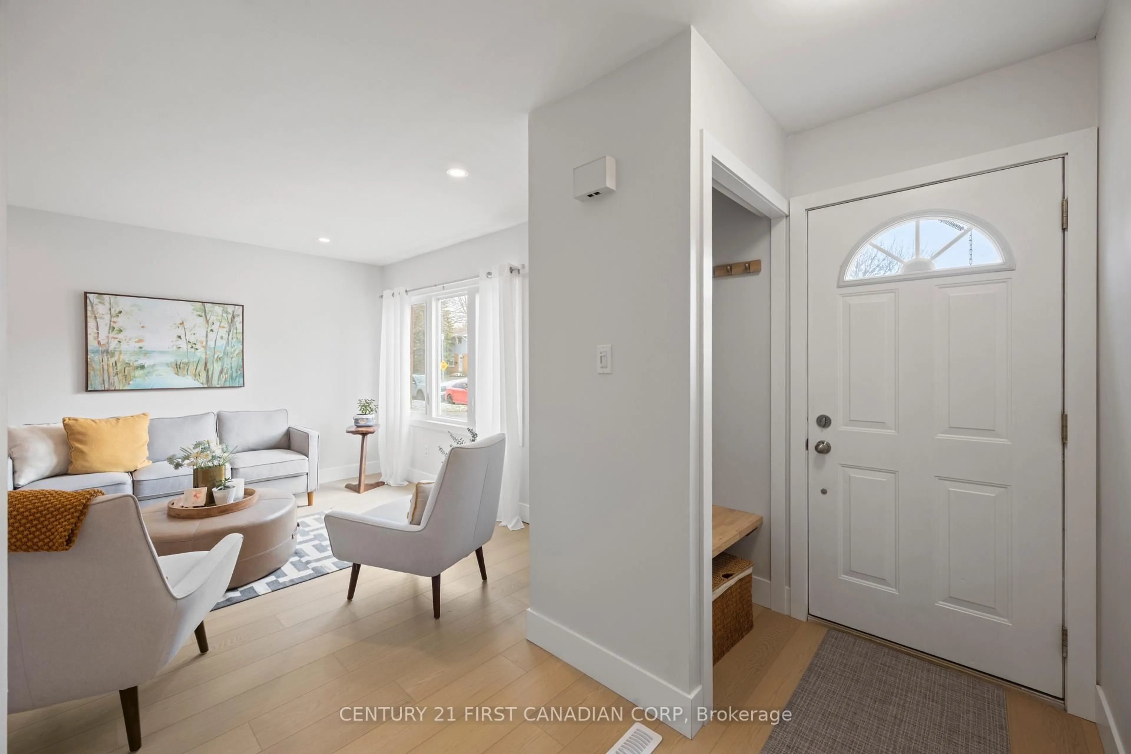 Indoor entryway for 1763 Aldersbrook Rd, London North Ontario N6G 3E2