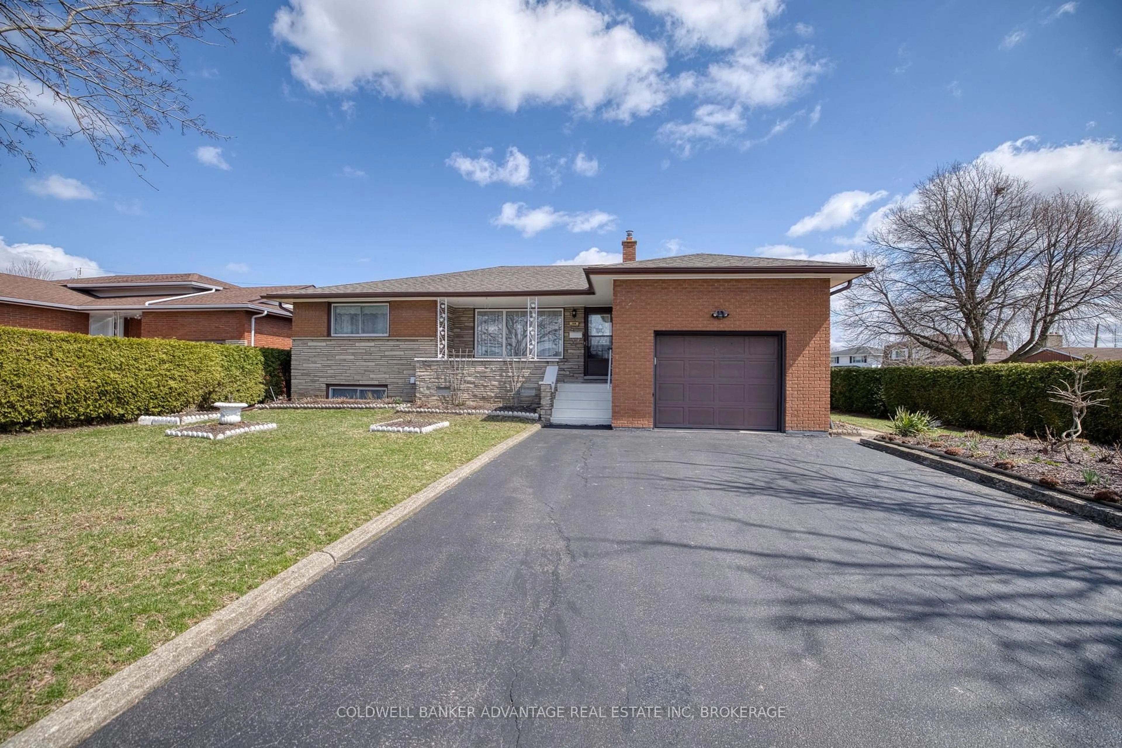 Home with brick exterior material, street for 108 St. Andrews Ave, Welland Ontario L3B 1E4
