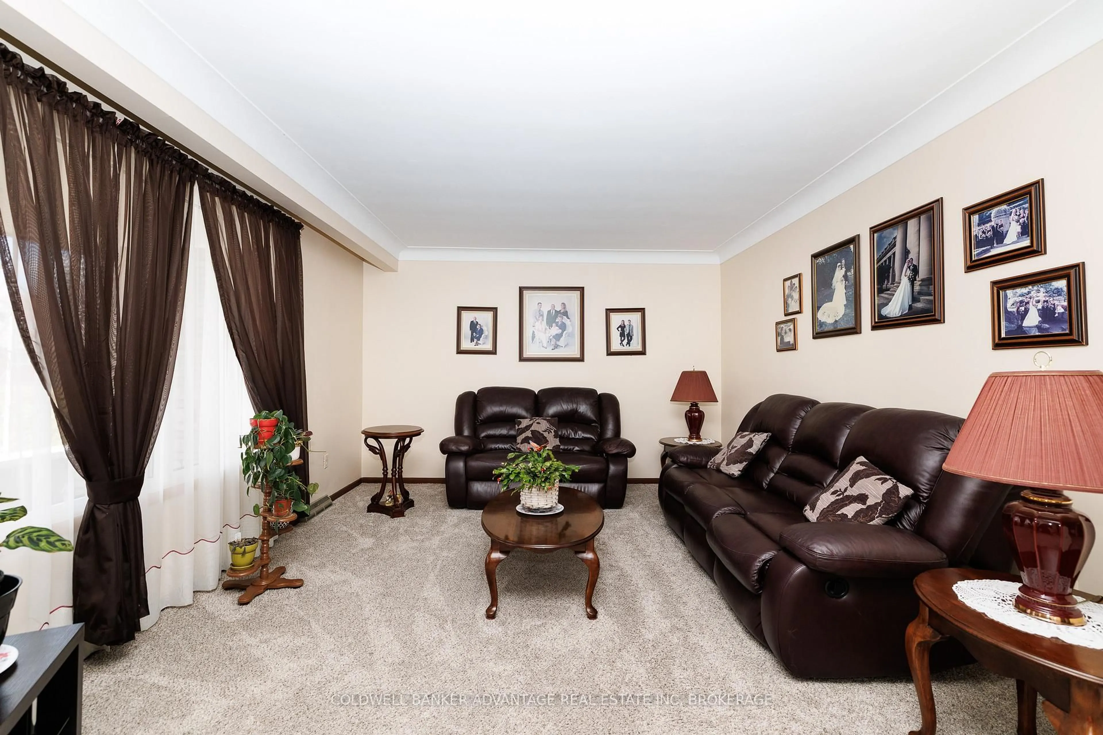Living room with furniture, unknown for 108 St. Andrews Ave, Welland Ontario L3B 1E4