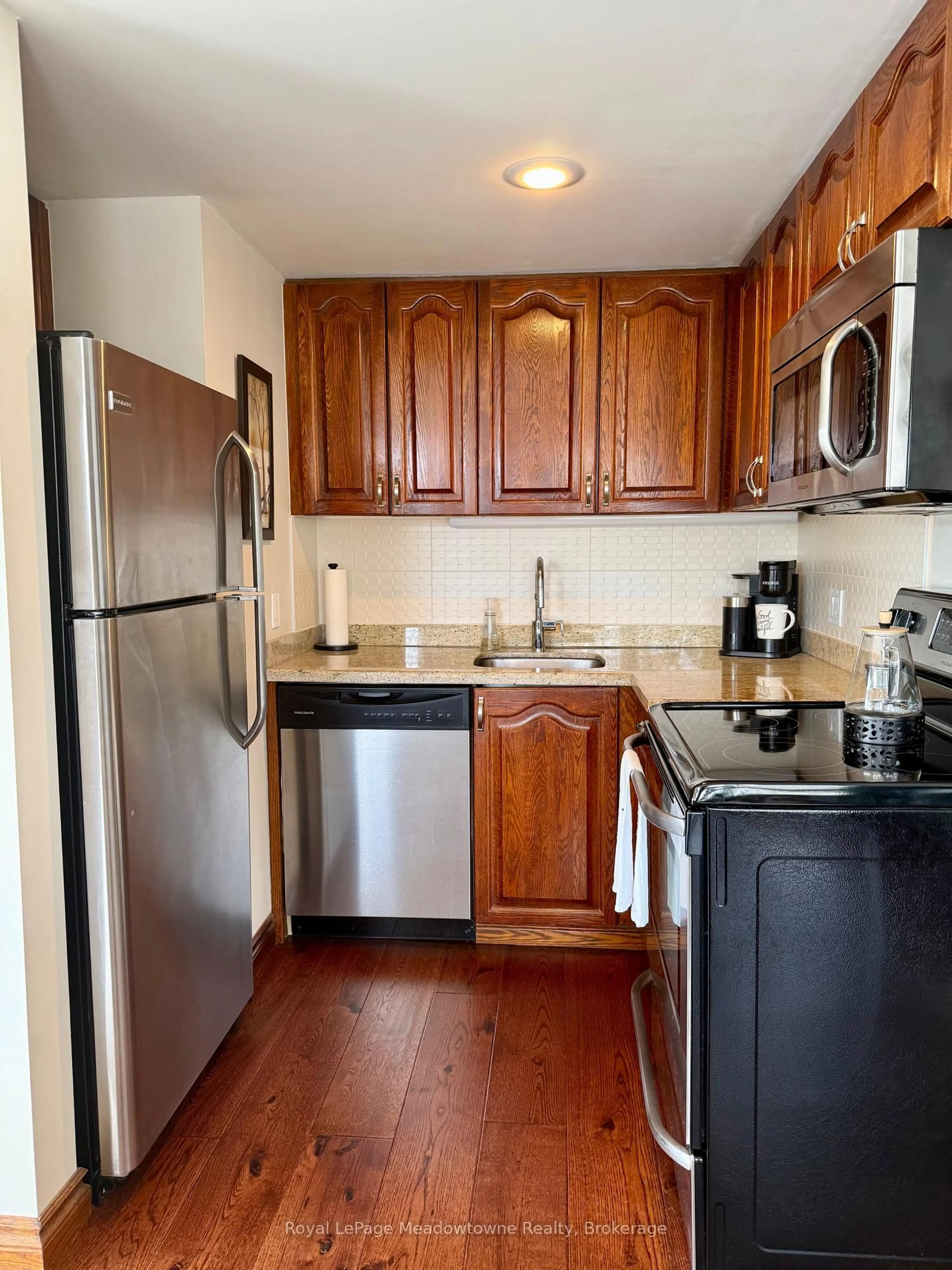 Standard kitchen, unknown for 34 Deerhurst Greens Rd #301, Huntsville Ontario P1H 1A9