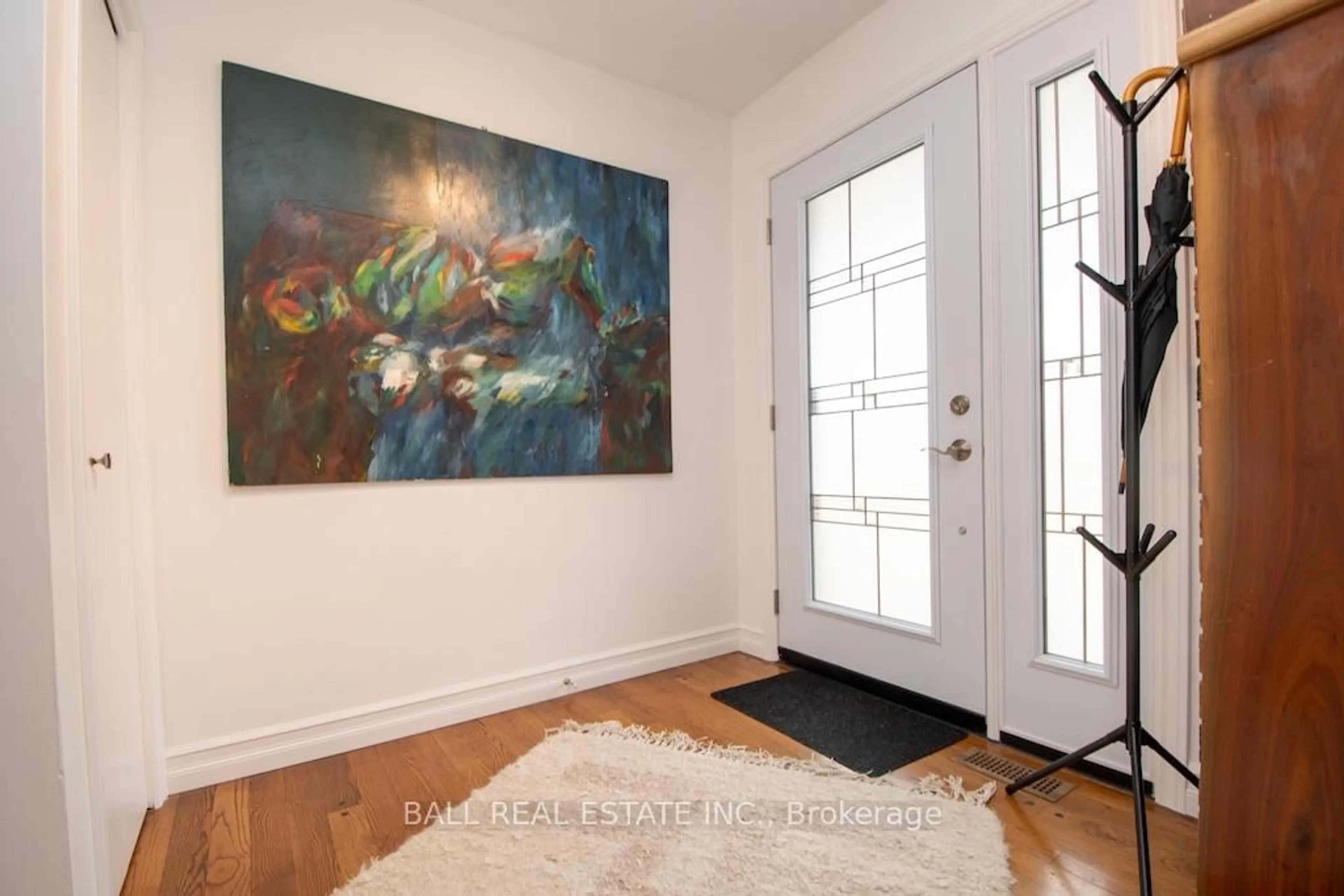 Indoor entryway for 868 Twomey Pl, Selwyn Ontario K0L 1T0