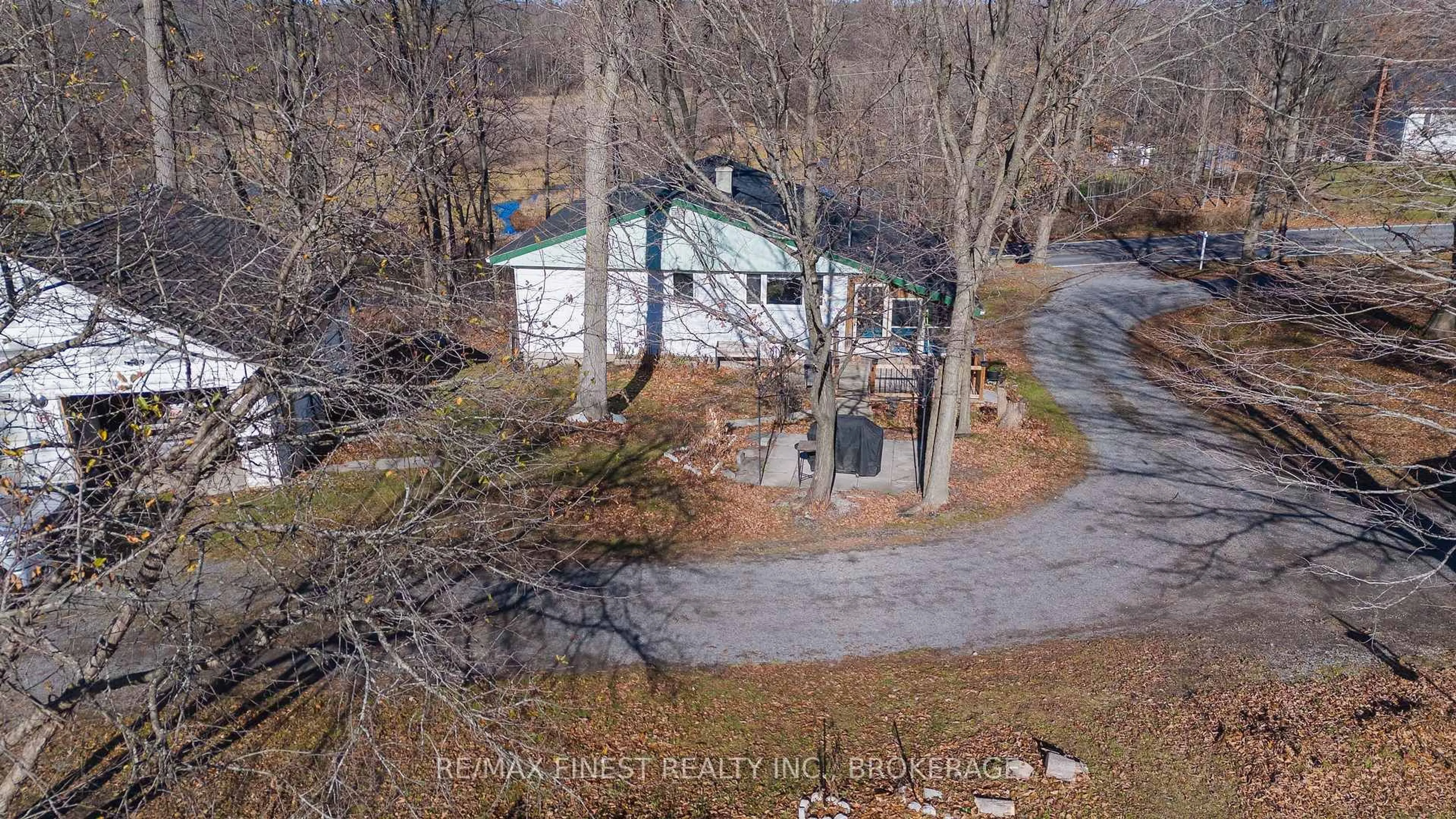 A pic from outside/outdoor area/front of a property/back of a property/a pic from drone, unknown for 2221 Burbrook Rd, Kingston Ontario K7L 4V4