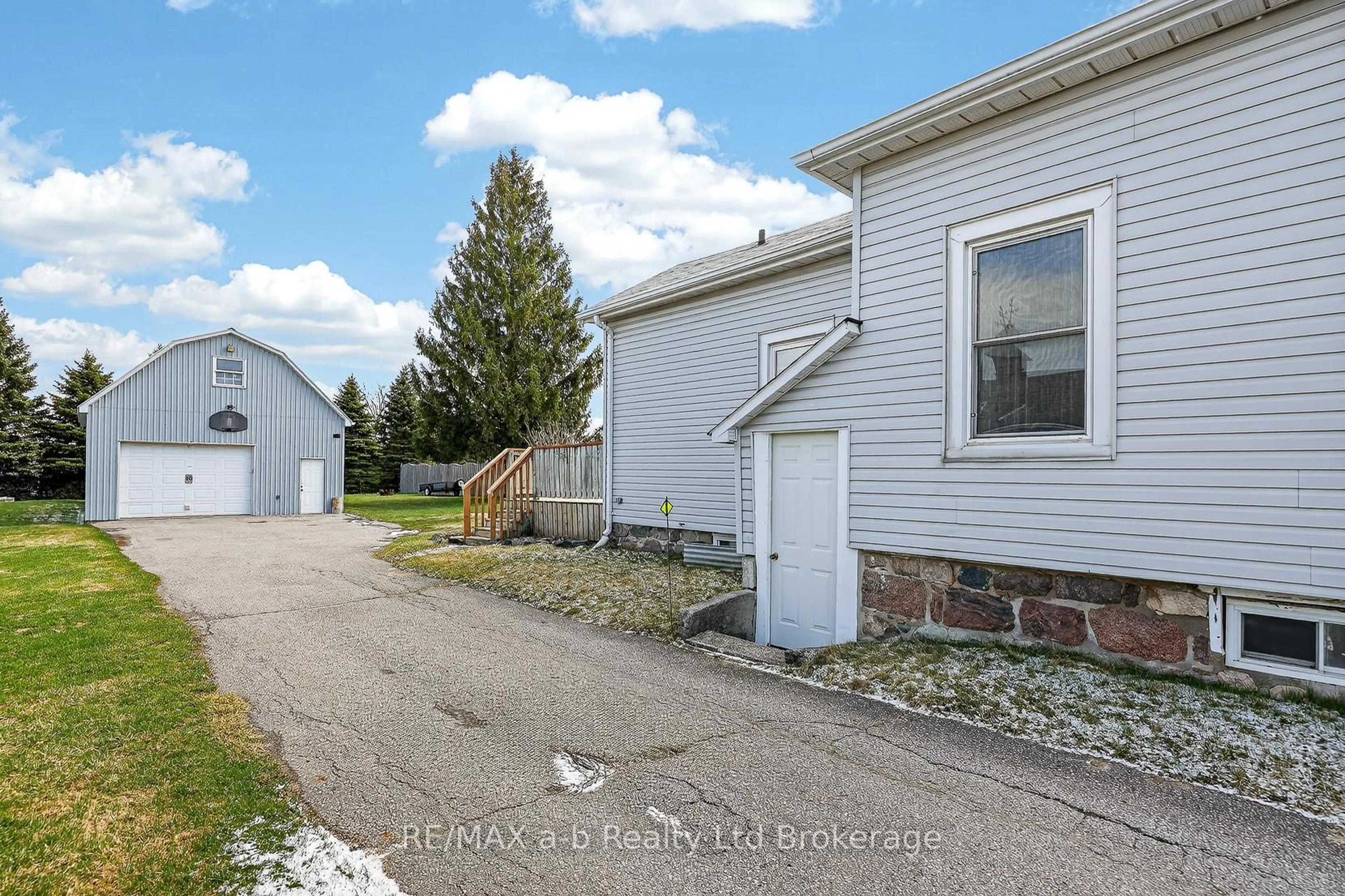 Unknown for 191 Whiting St, Ingersoll Ontario N5C 3B6