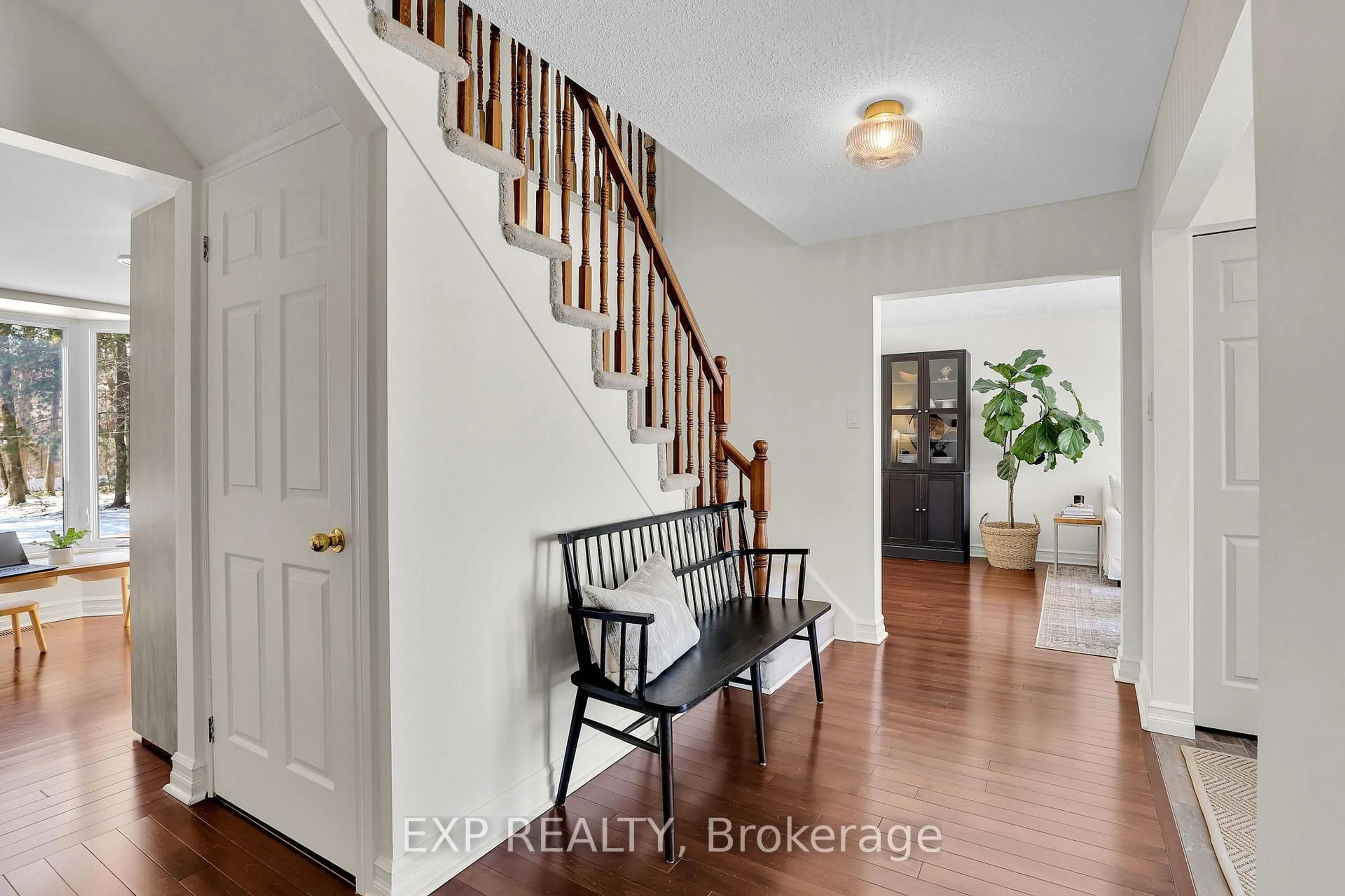 Indoor entryway for 17 Shady Branch Tr, Ottawa Ontario K2S 1E1