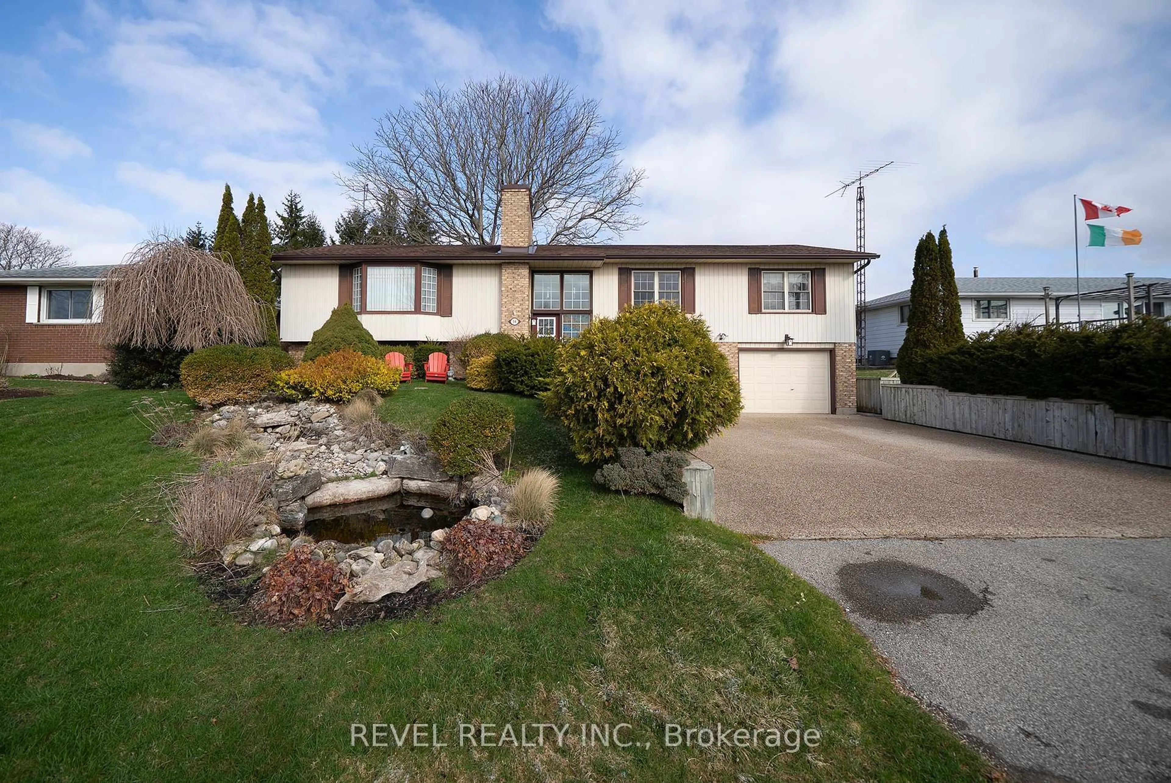 A pic from outside/outdoor area/front of a property/back of a property/a pic from drone, street for 54 Bee St, Norfolk Ontario N0E 1P0