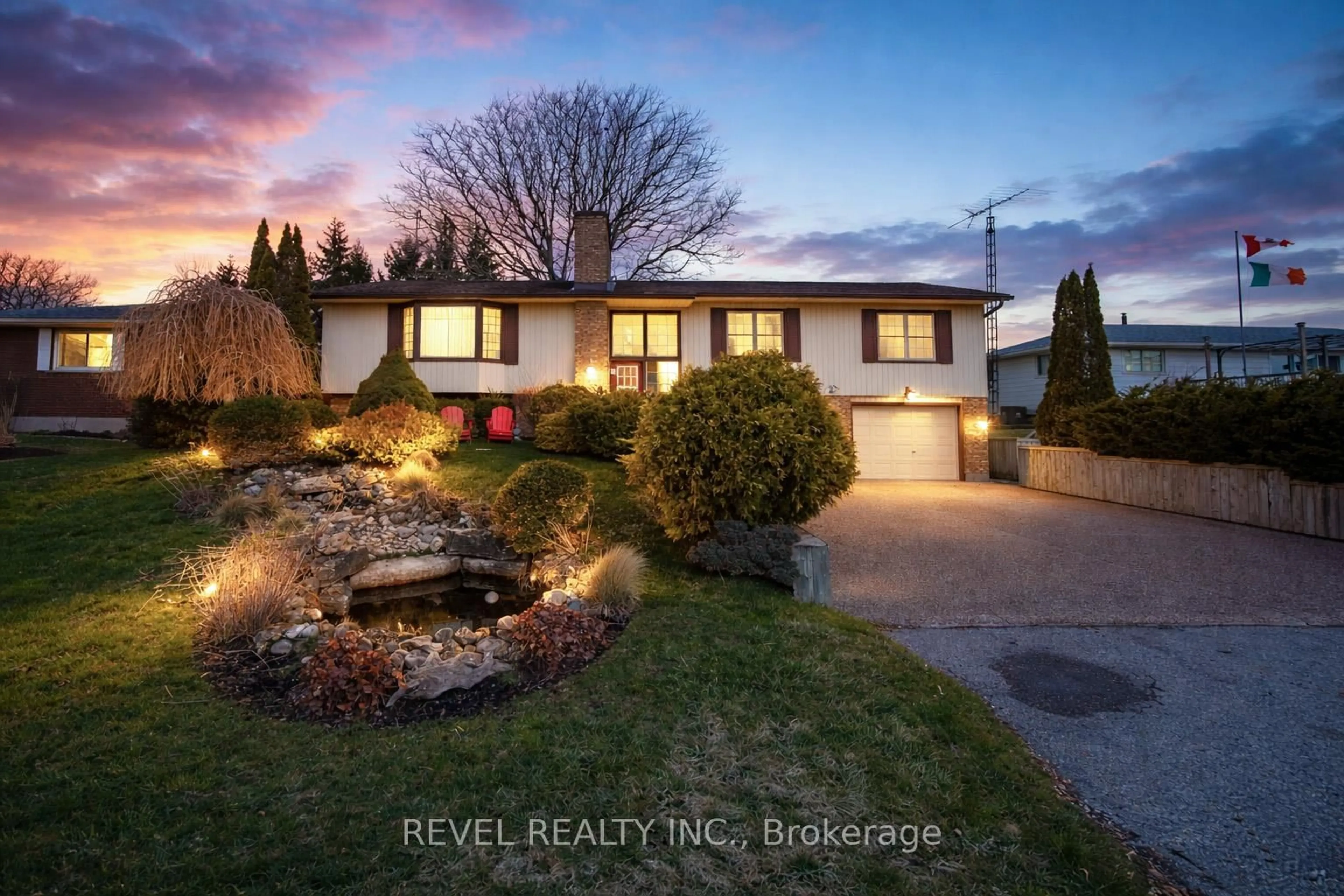 A pic from outside/outdoor area/front of a property/back of a property/a pic from drone, street for 54 Bee St, Norfolk Ontario N0E 1P0