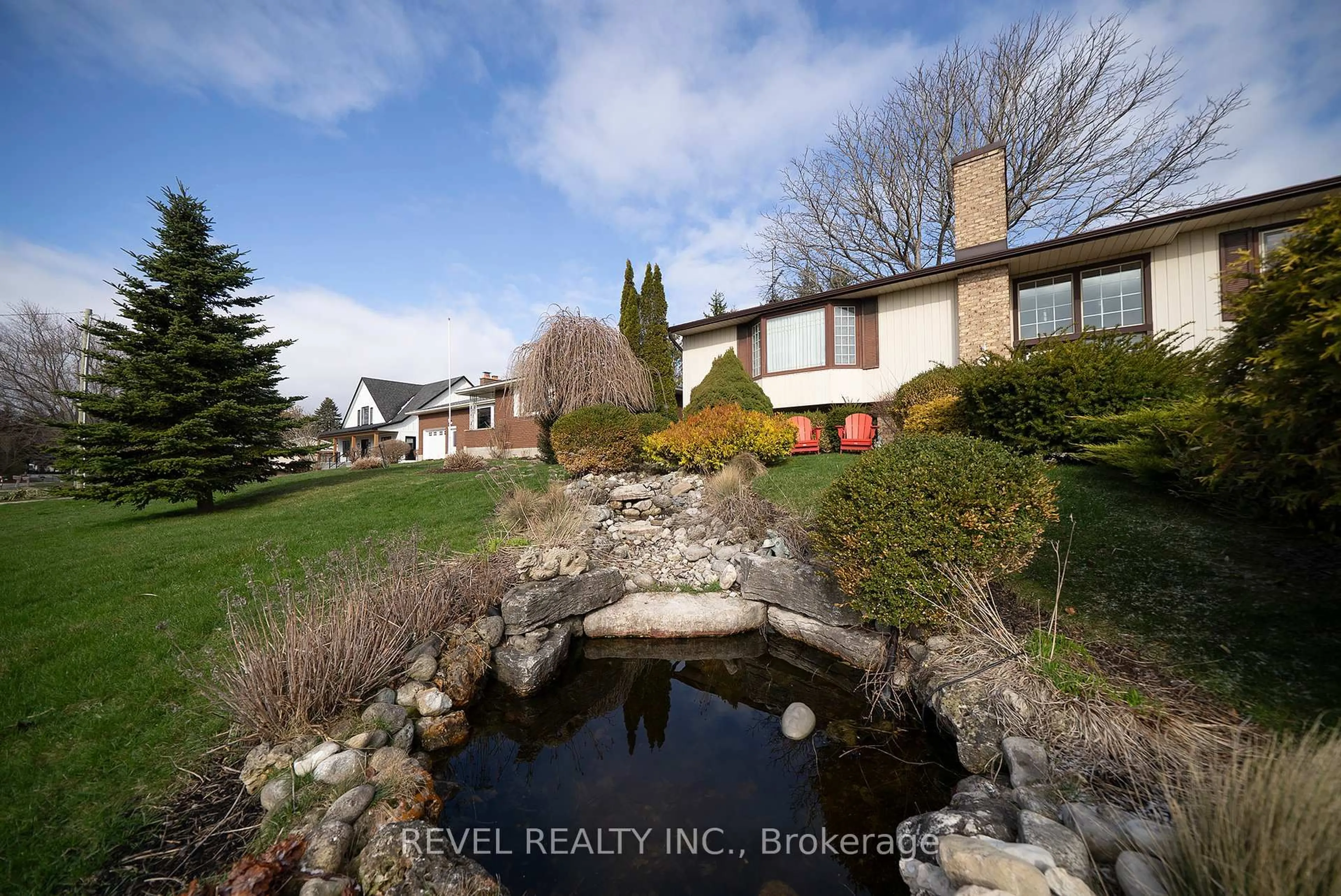 A pic from outside/outdoor area/front of a property/back of a property/a pic from drone, water/lake/river/ocean view for 54 Bee St, Norfolk Ontario N0E 1P0