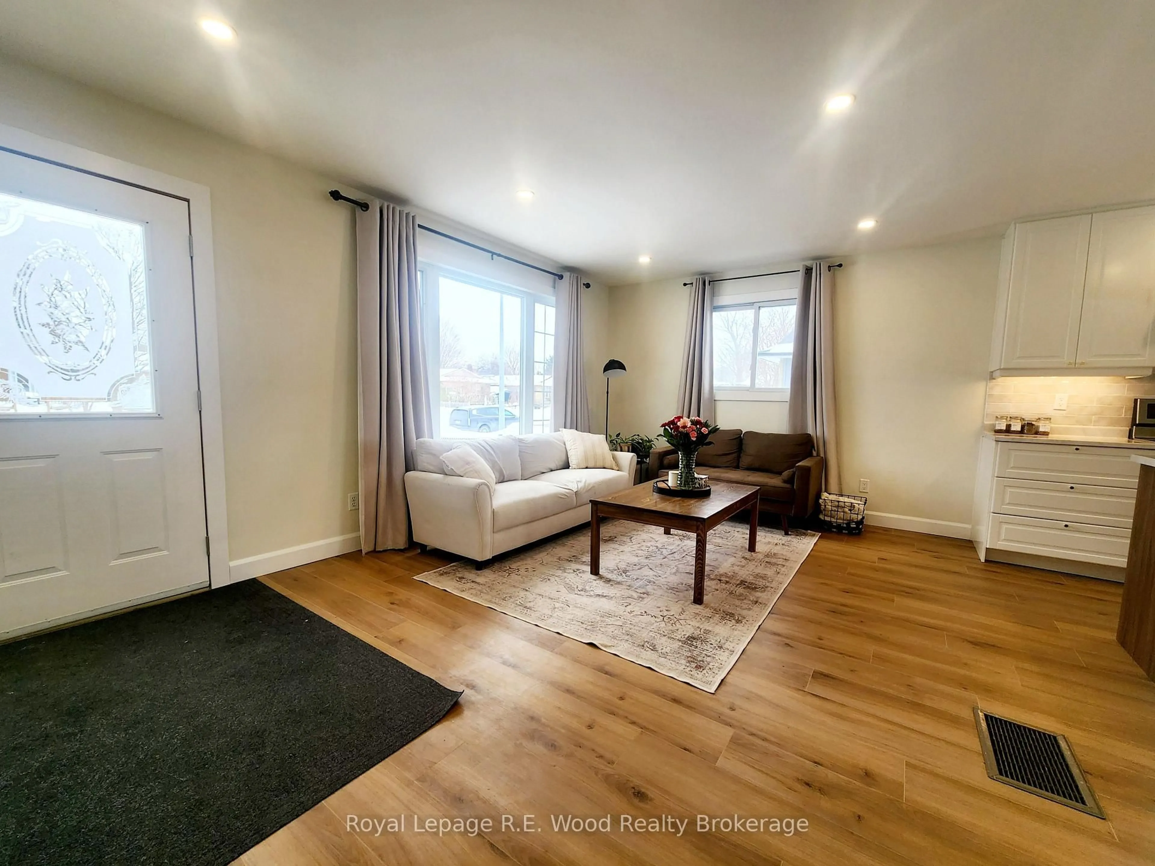 Living room with furniture, wood/laminate floor for 6 Centennial Ave, Tillsonburg Ontario N4G 4R6