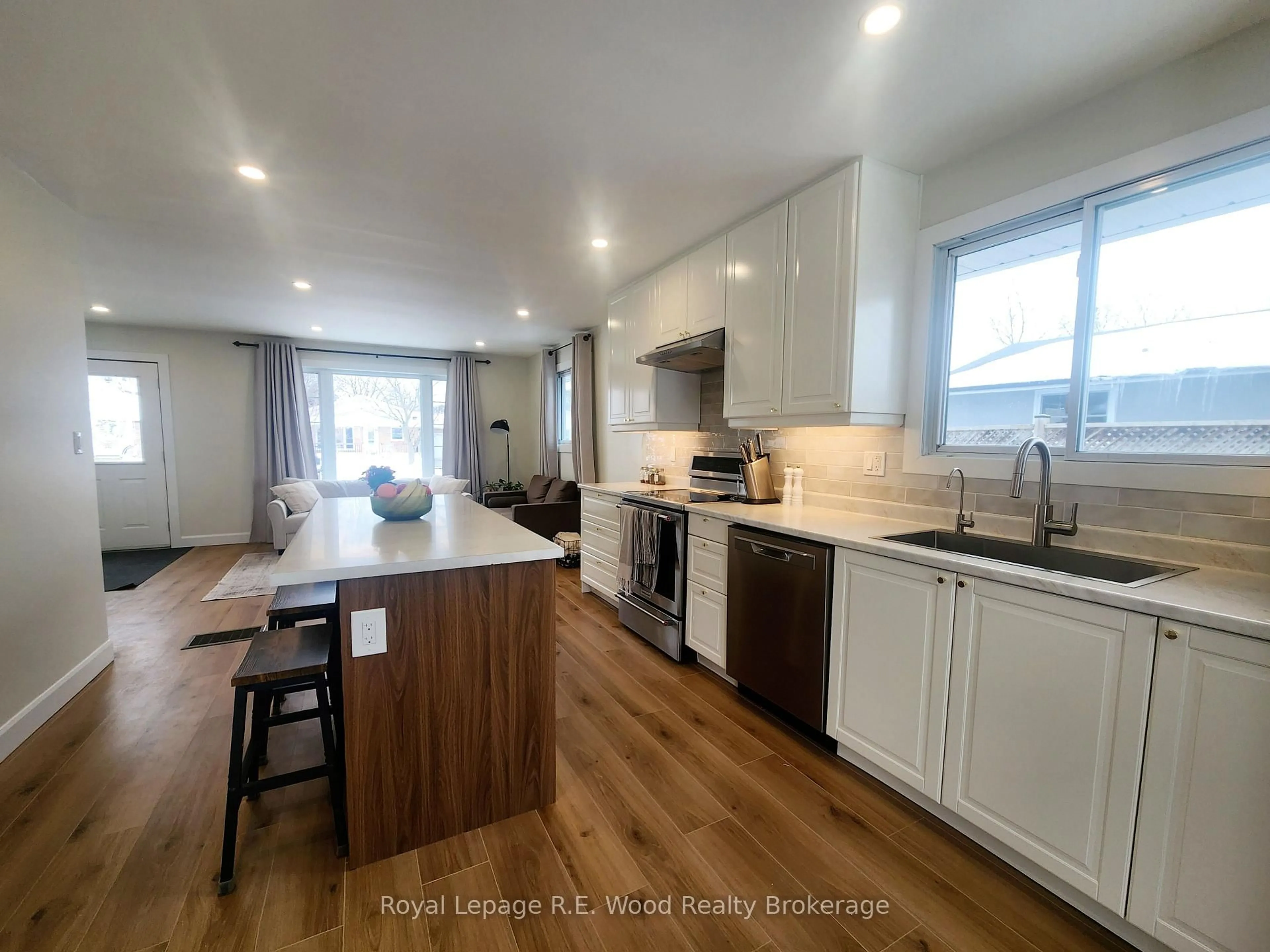 Open concept kitchen, wood/laminate floor for 6 Centennial Ave, Tillsonburg Ontario N4G 4R6