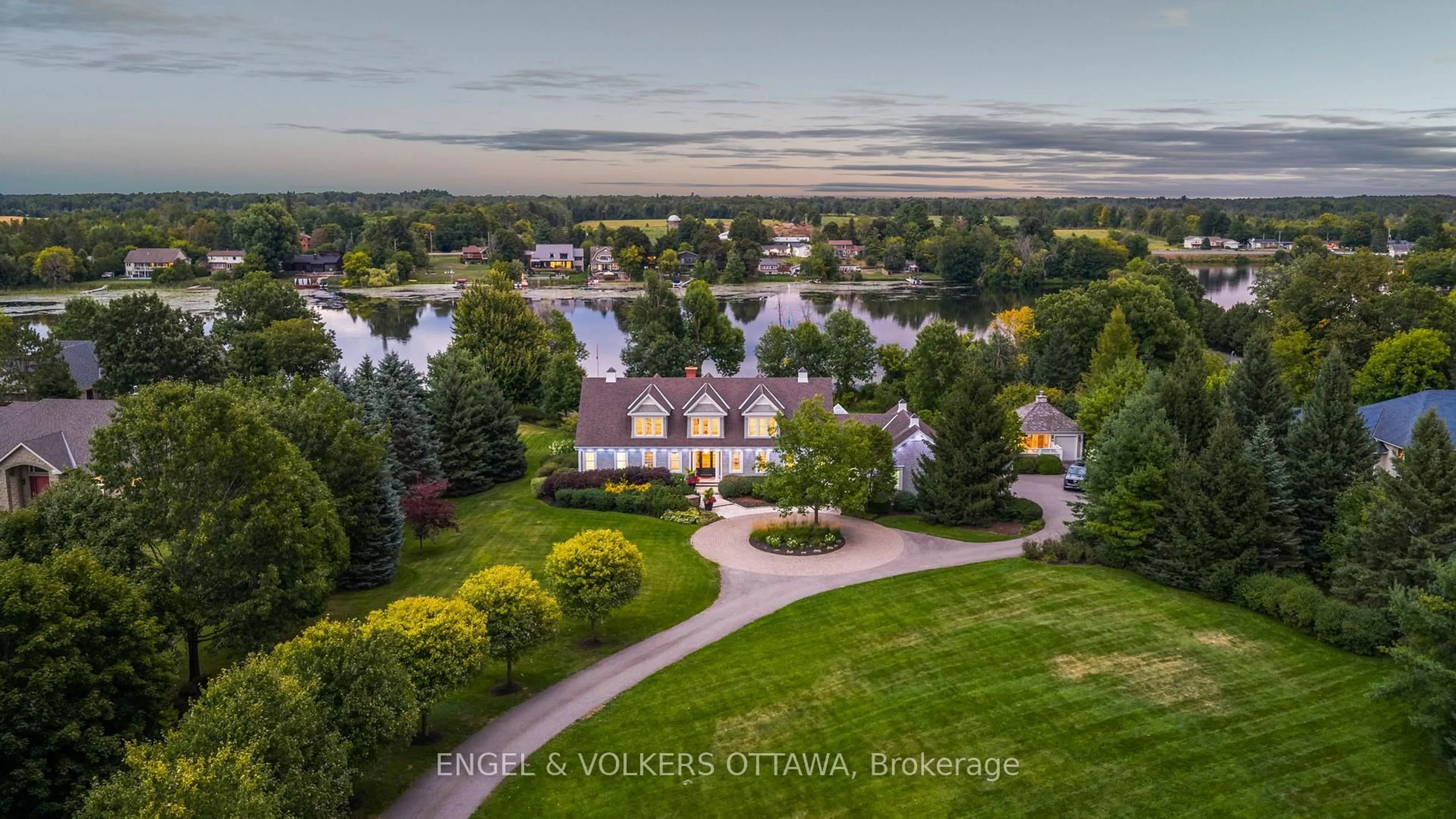 A pic from outside/outdoor area/front of a property/back of a property/a pic from drone, mountain view for 6029 Rideau Valley Dr, Manotick Ontario K4M 1B3