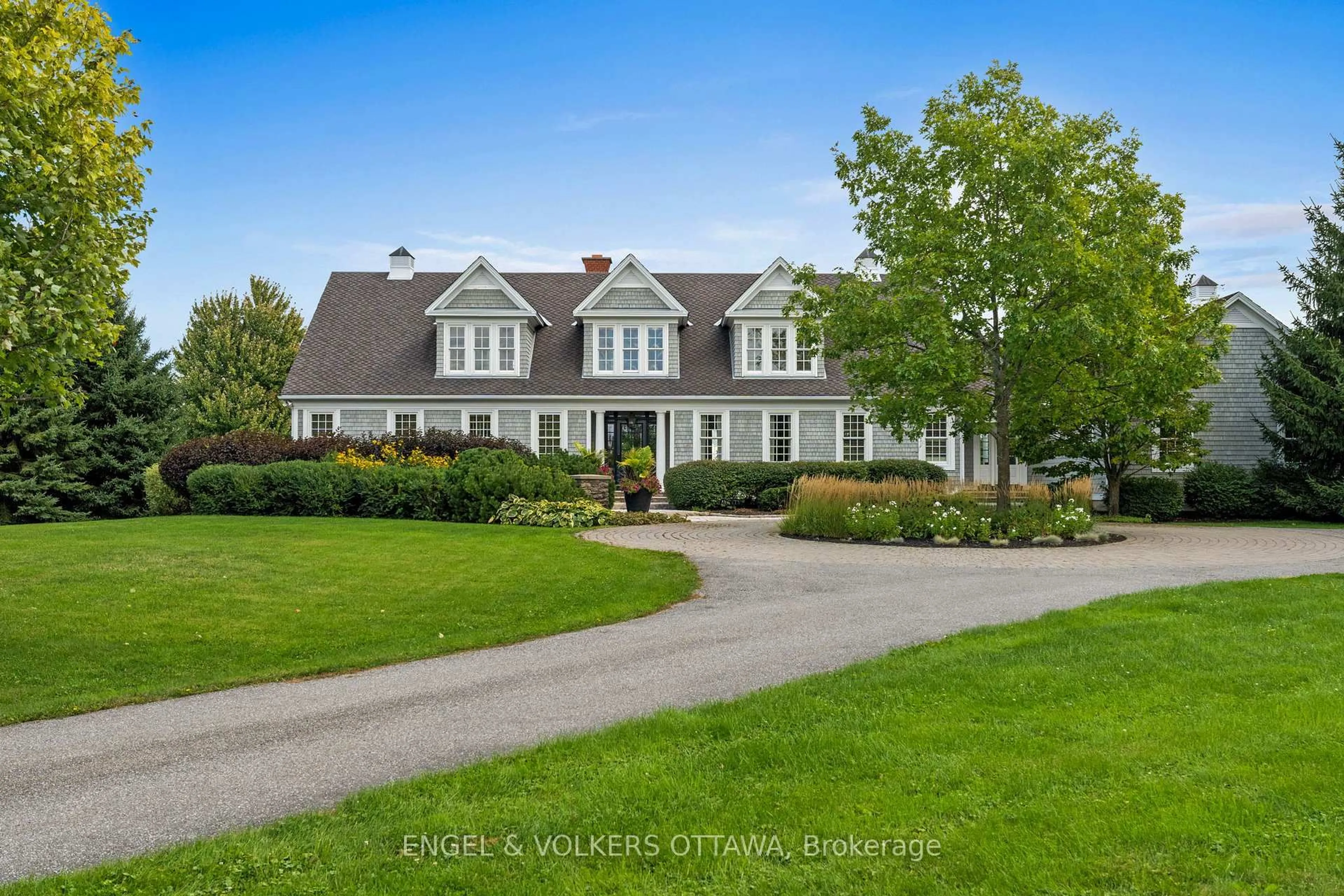 A pic from outside/outdoor area/front of a property/back of a property/a pic from drone, street for 6029 Rideau Valley Dr, Manotick Ontario K4M 1B3