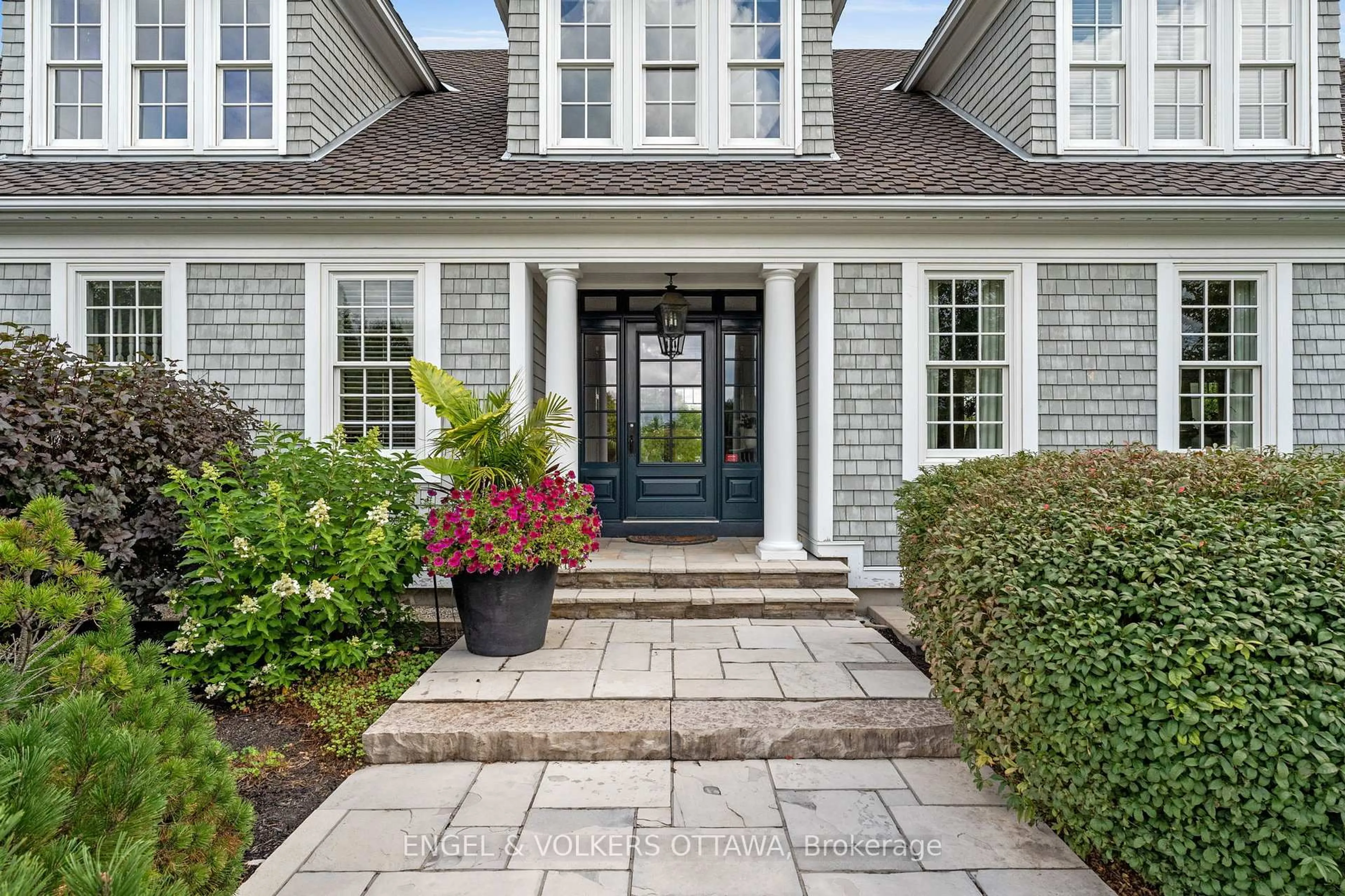 Home with brick exterior material, street for 6029 Rideau Valley Dr, Manotick Ontario K4M 1B3