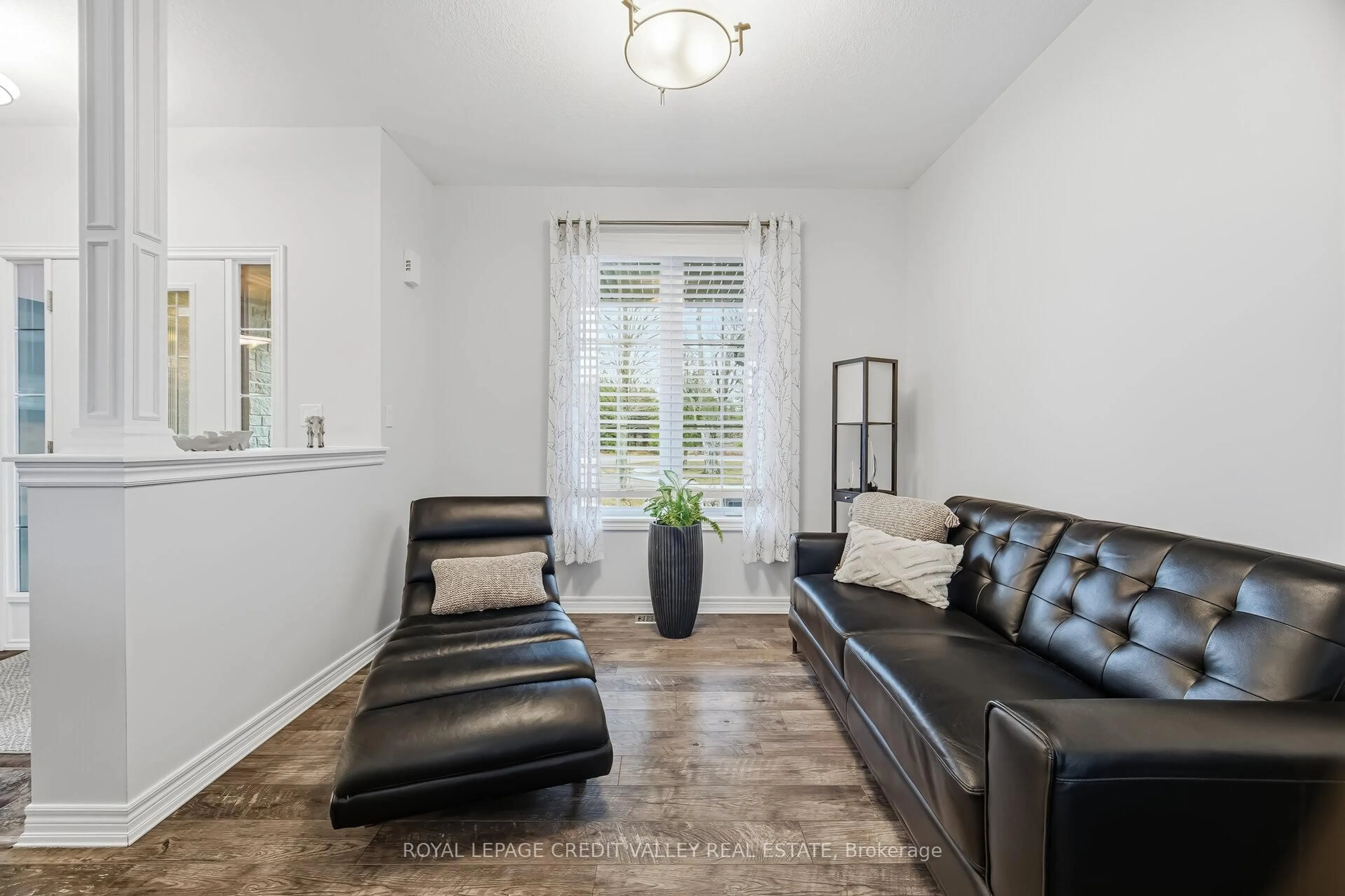 Living room with furniture, unknown for 580381 60 Sdrd, Chatsworth Ontario N0H 1C0