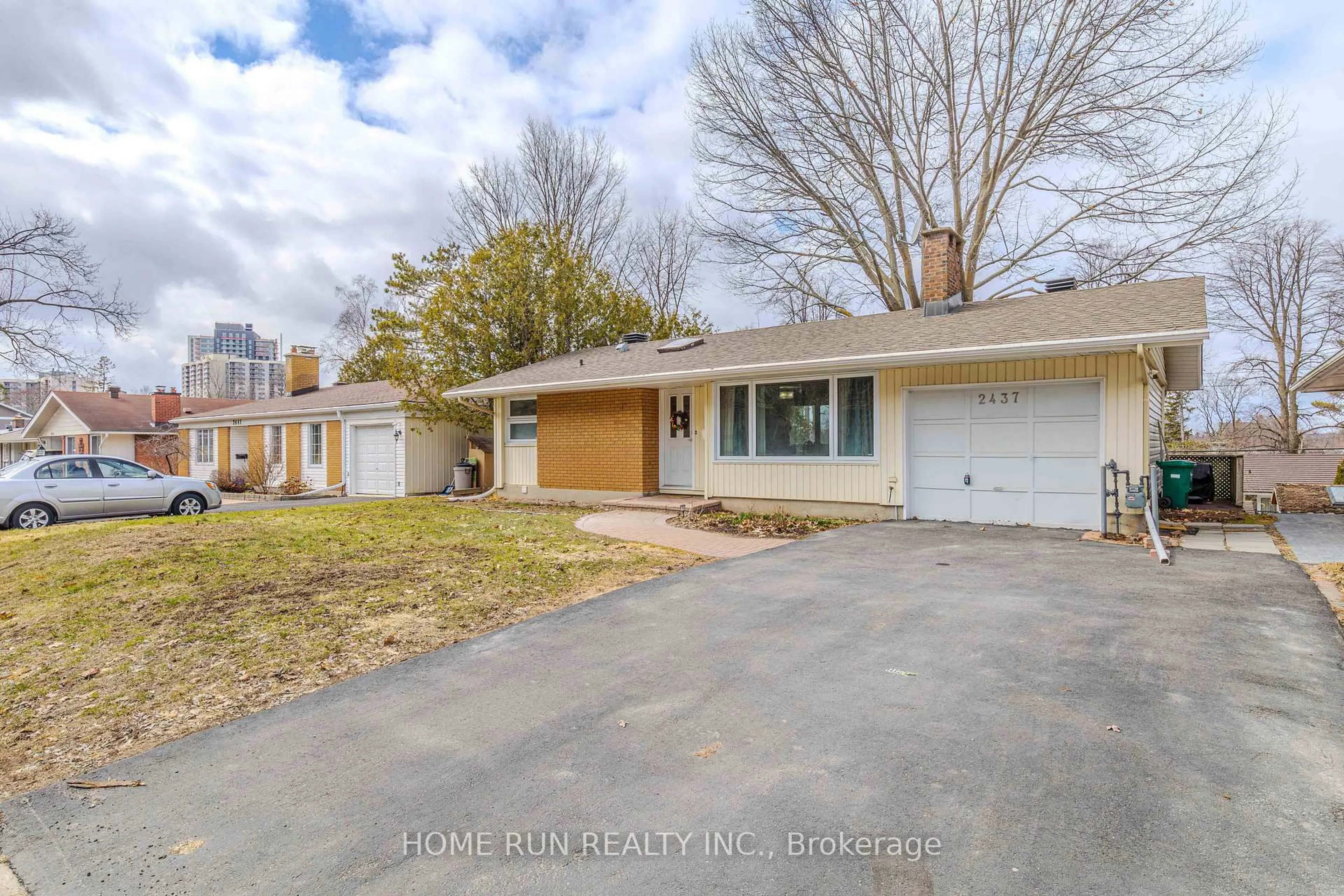 A pic from outside/outdoor area/front of a property/back of a property/a pic from drone, street for 2437 Baseline Rd, Ottawa Ontario K2C 0E3