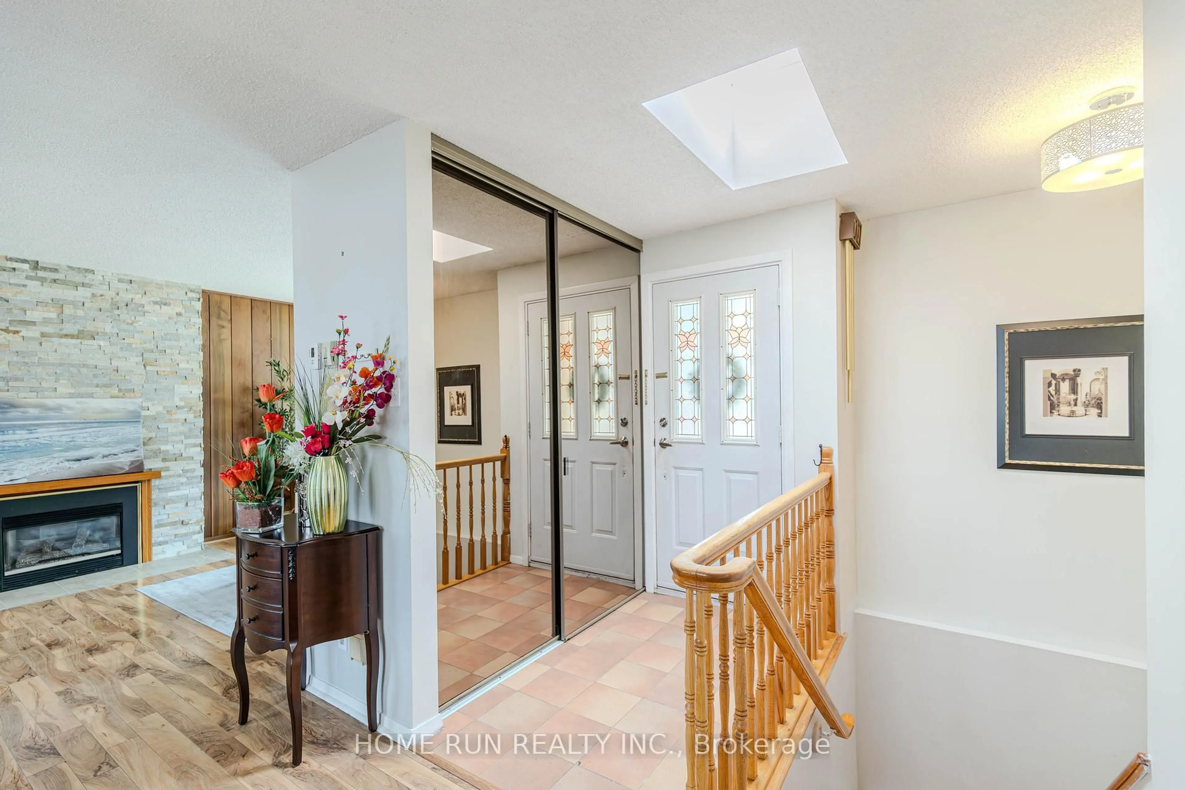 Indoor entryway for 2437 Baseline Rd, Ottawa Ontario K2C 0E3