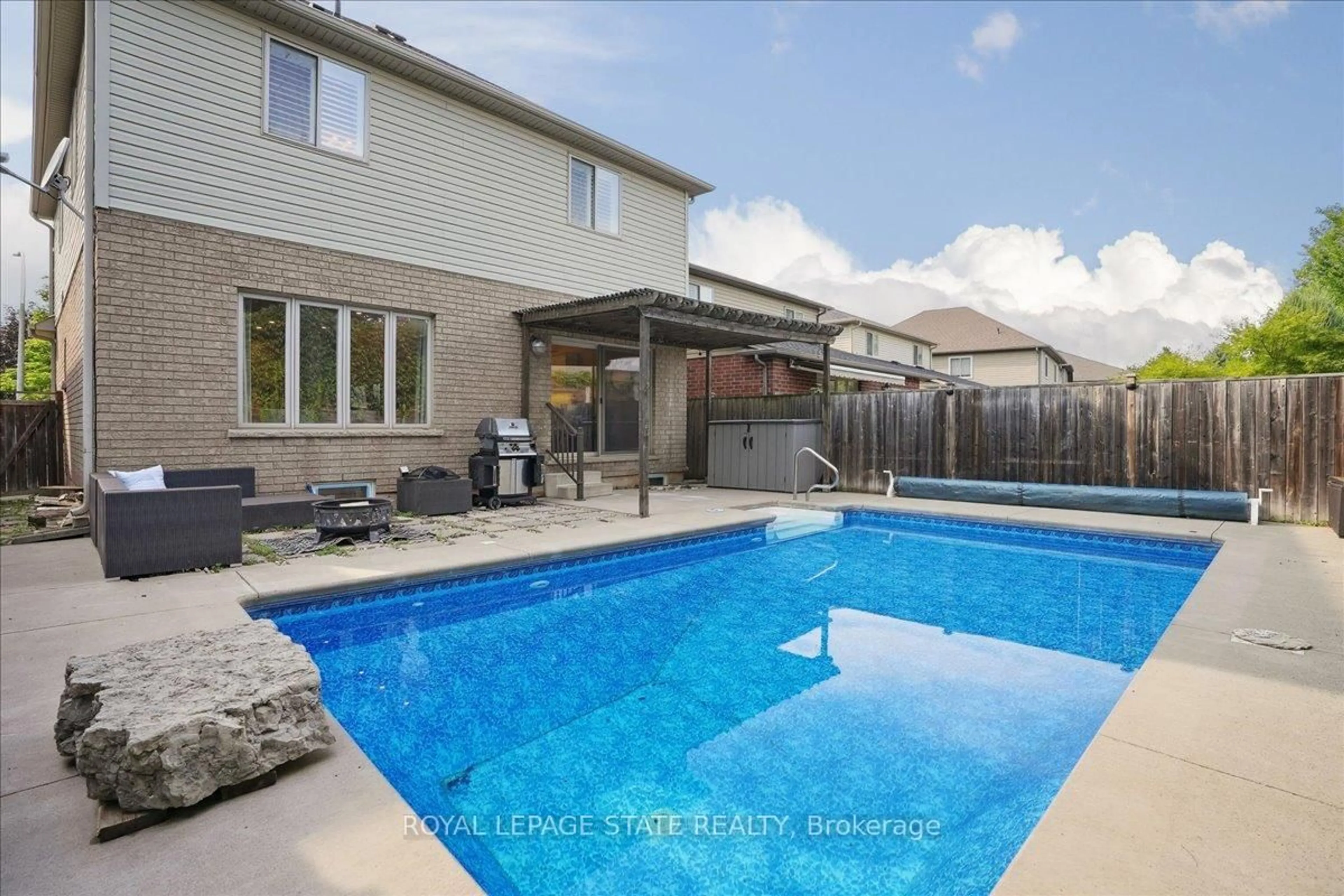 Pool for 95 Hemlock Way, Grimsby Ontario L3M 0A9