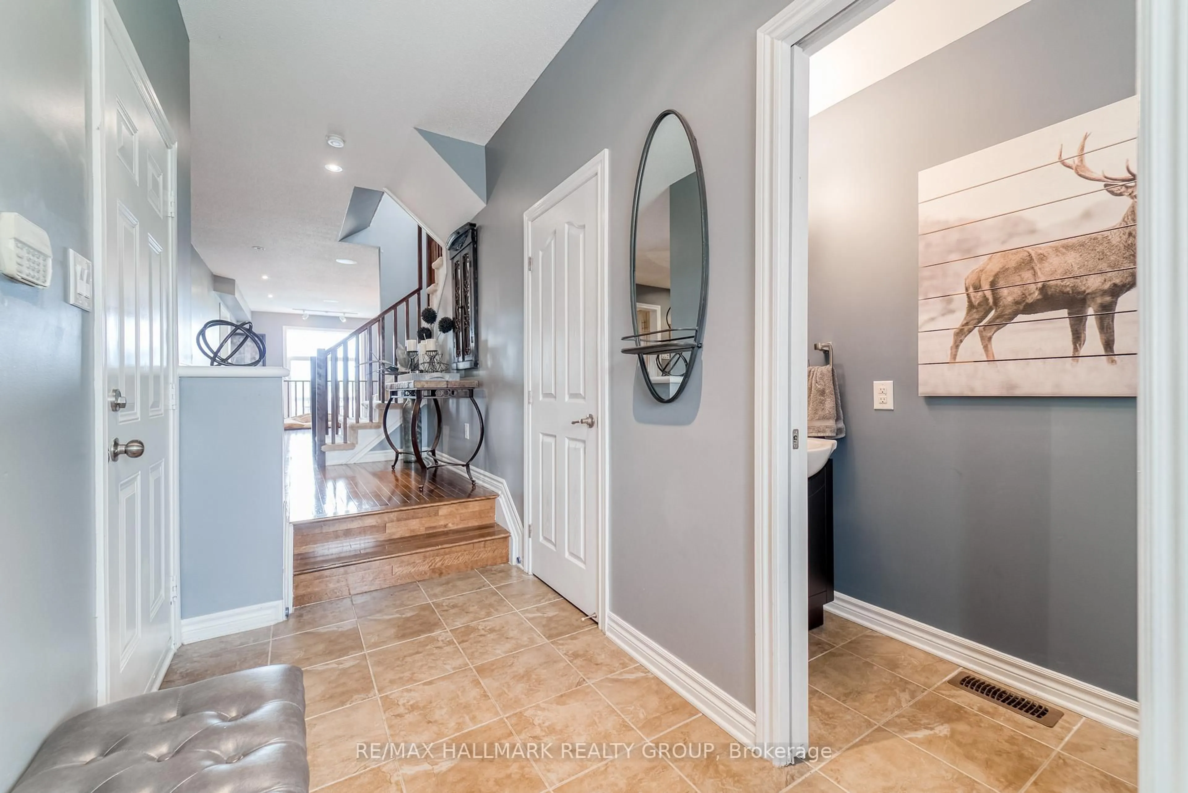 Indoor entryway for 228 Eye Bright Cres, Ottawa Ontario K1V 2K6