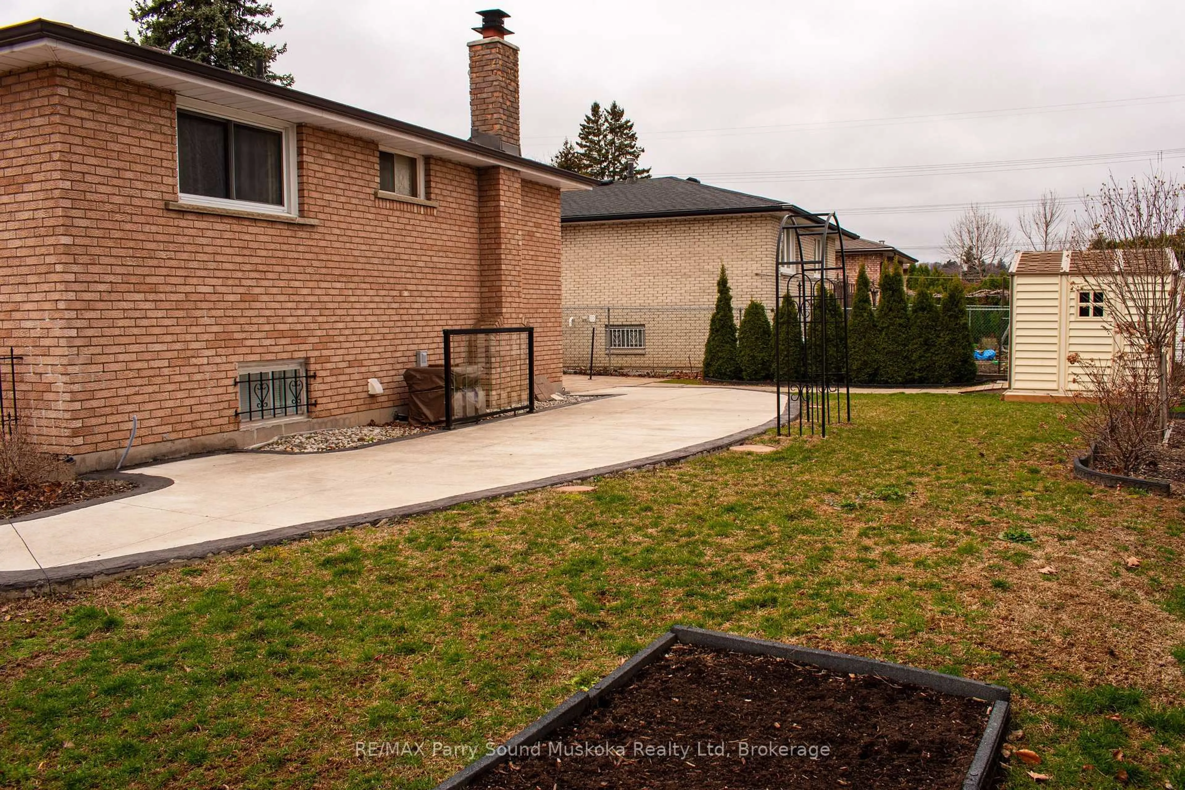 Patio, street for 119 Forest Hill Cres, Hamilton Ontario L8K 5V3