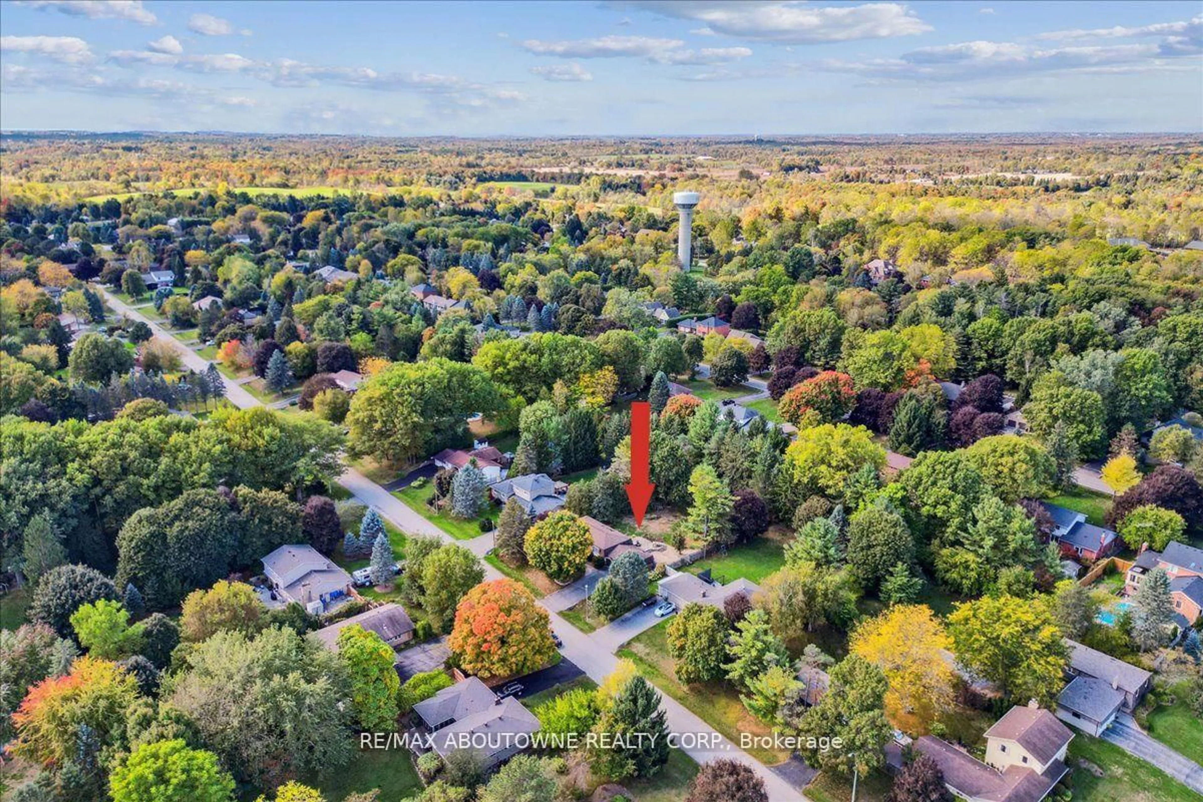 A pic from outside/outdoor area/front of a property/back of a property/a pic from drone, street for 25 Bannisdale Way, Hamilton Ontario L0R 1H2
