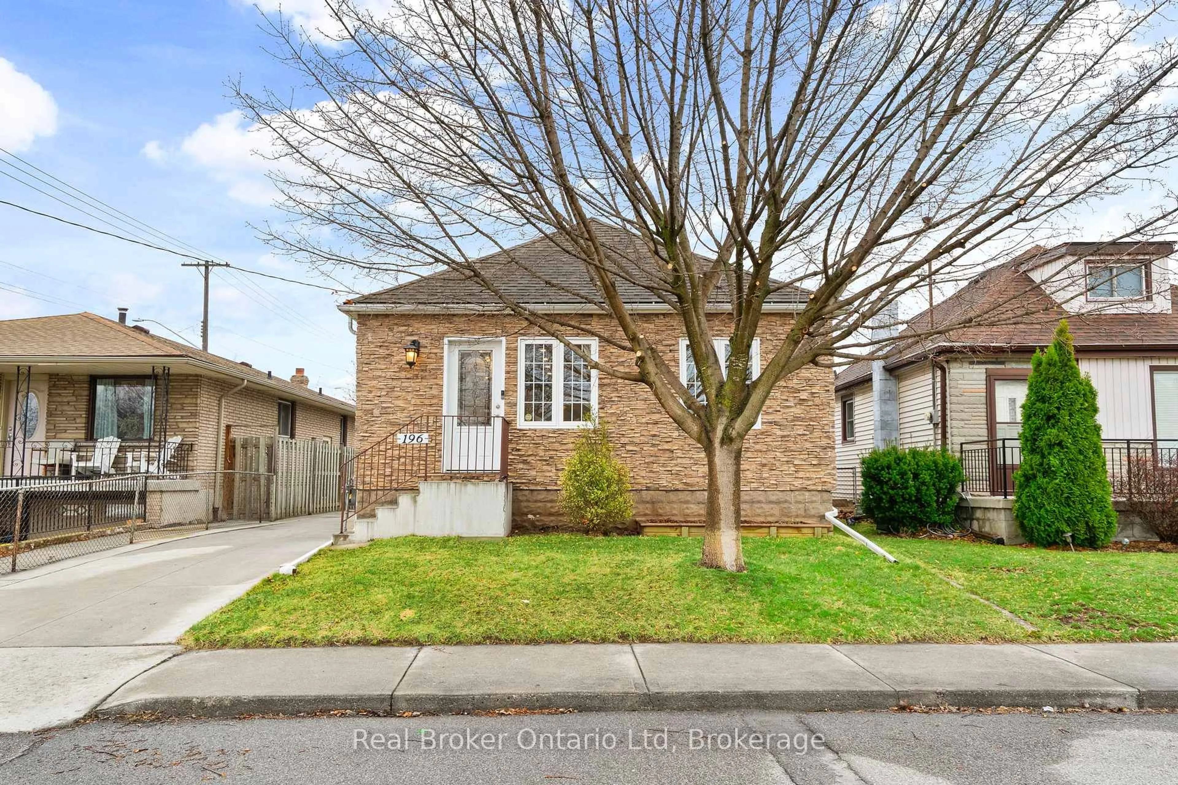 Home with brick exterior material, street for 196 Ivon Ave, Hamilton Ontario L8H 5S8