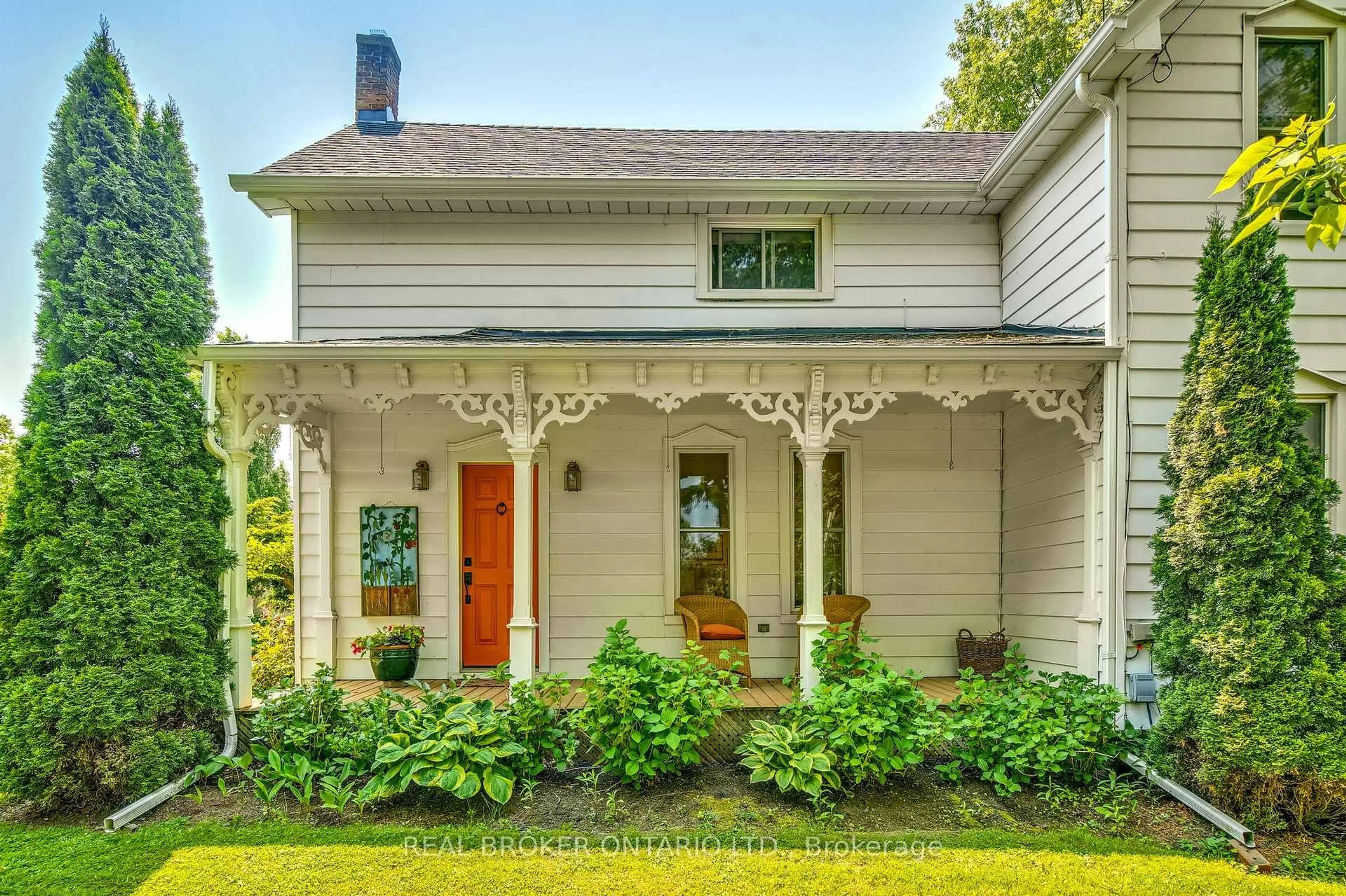 Home with vinyl exterior material, street for 519 Queenston Rd, Niagara-on-the-Lake Ontario L0S 1J0