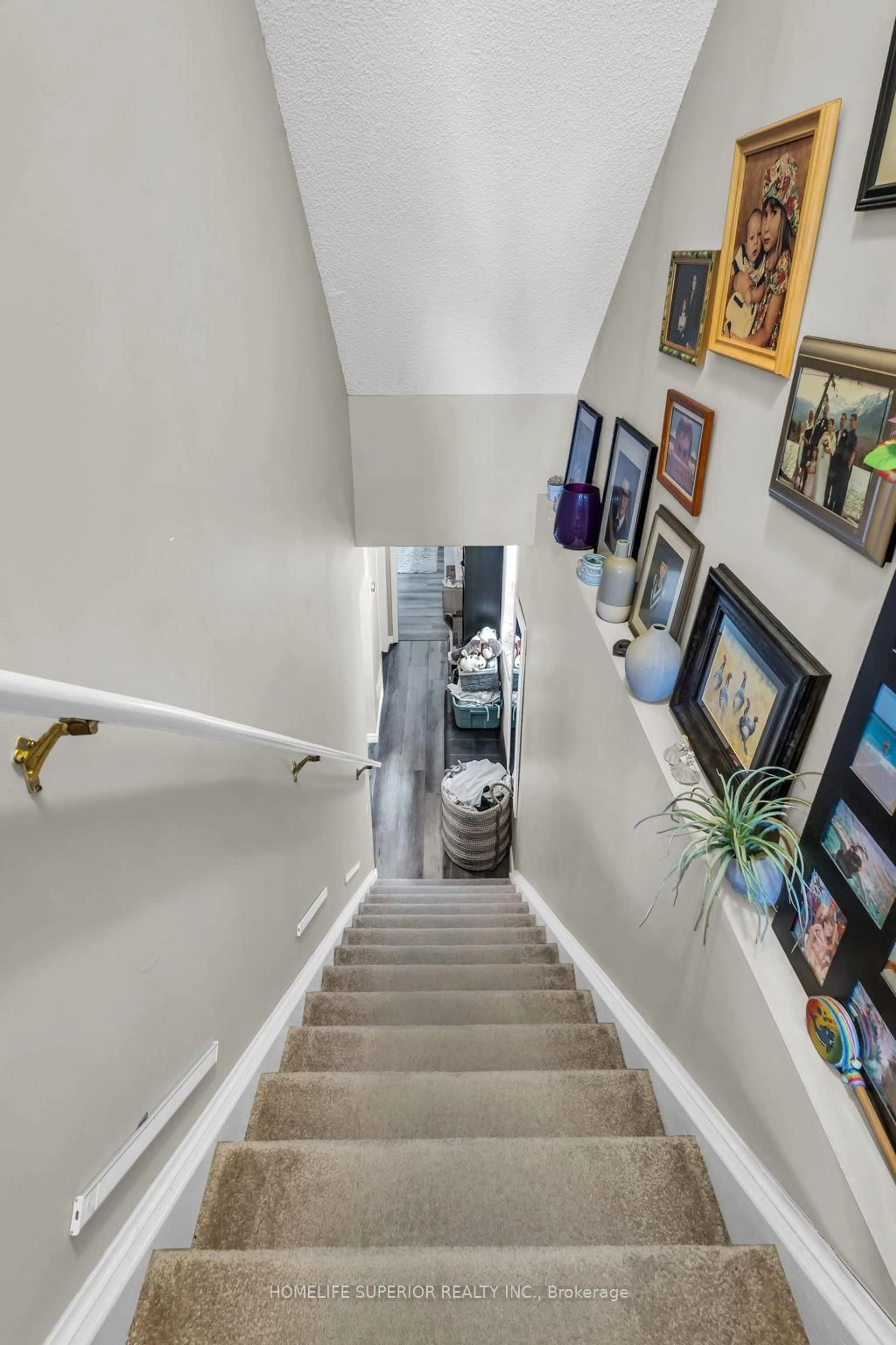 Indoor foyer for 139 Brighton St #12C, Waterloo Ontario N2J 4Z5