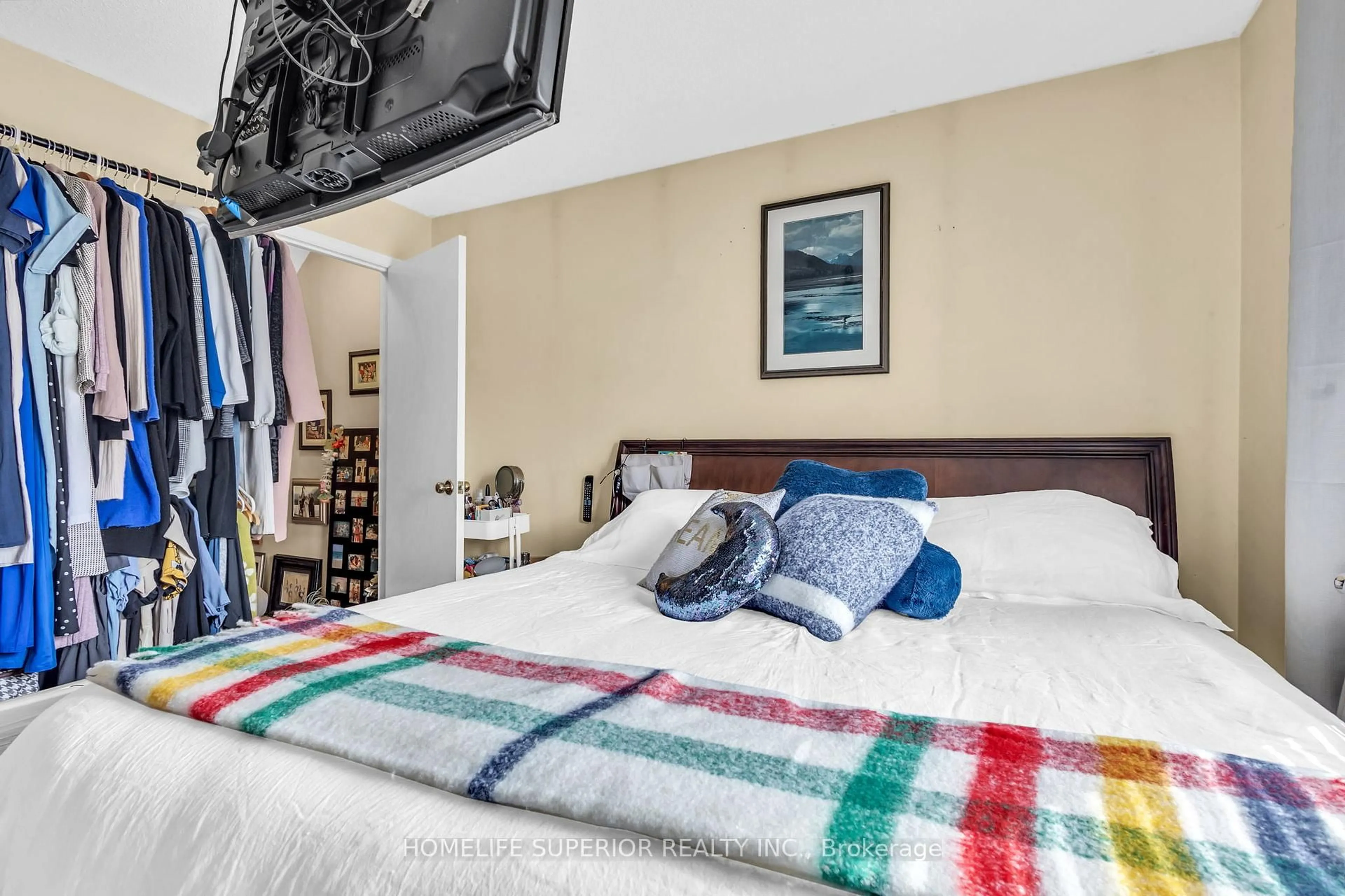 Bedroom with bed, unknown for 139 Brighton St #12C, Waterloo Ontario N2J 4Z5