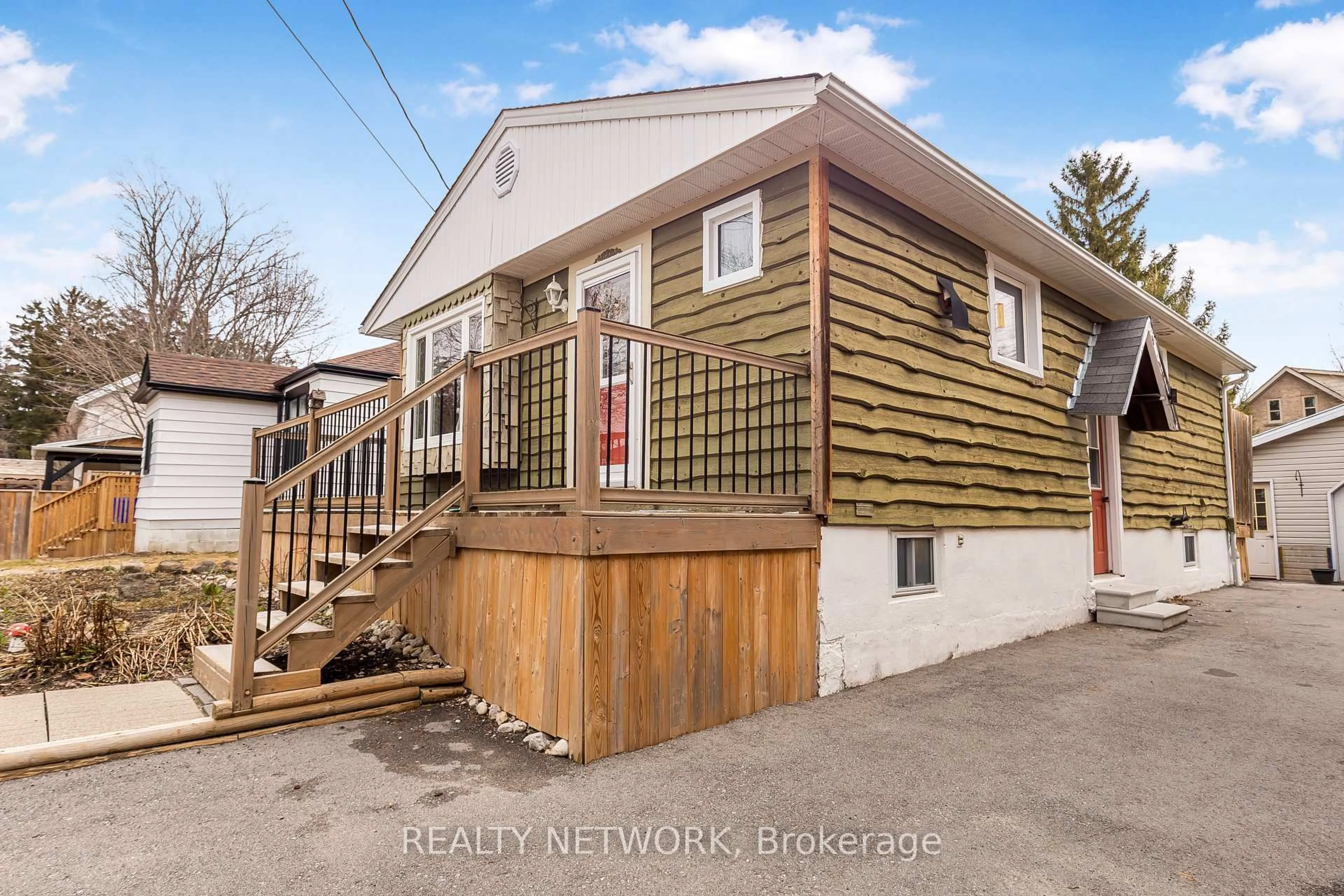 A pic from outside/outdoor area/front of a property/back of a property/a pic from drone, street for 160 GRAHAM St, Centre Wellington Ontario N1M 1B8