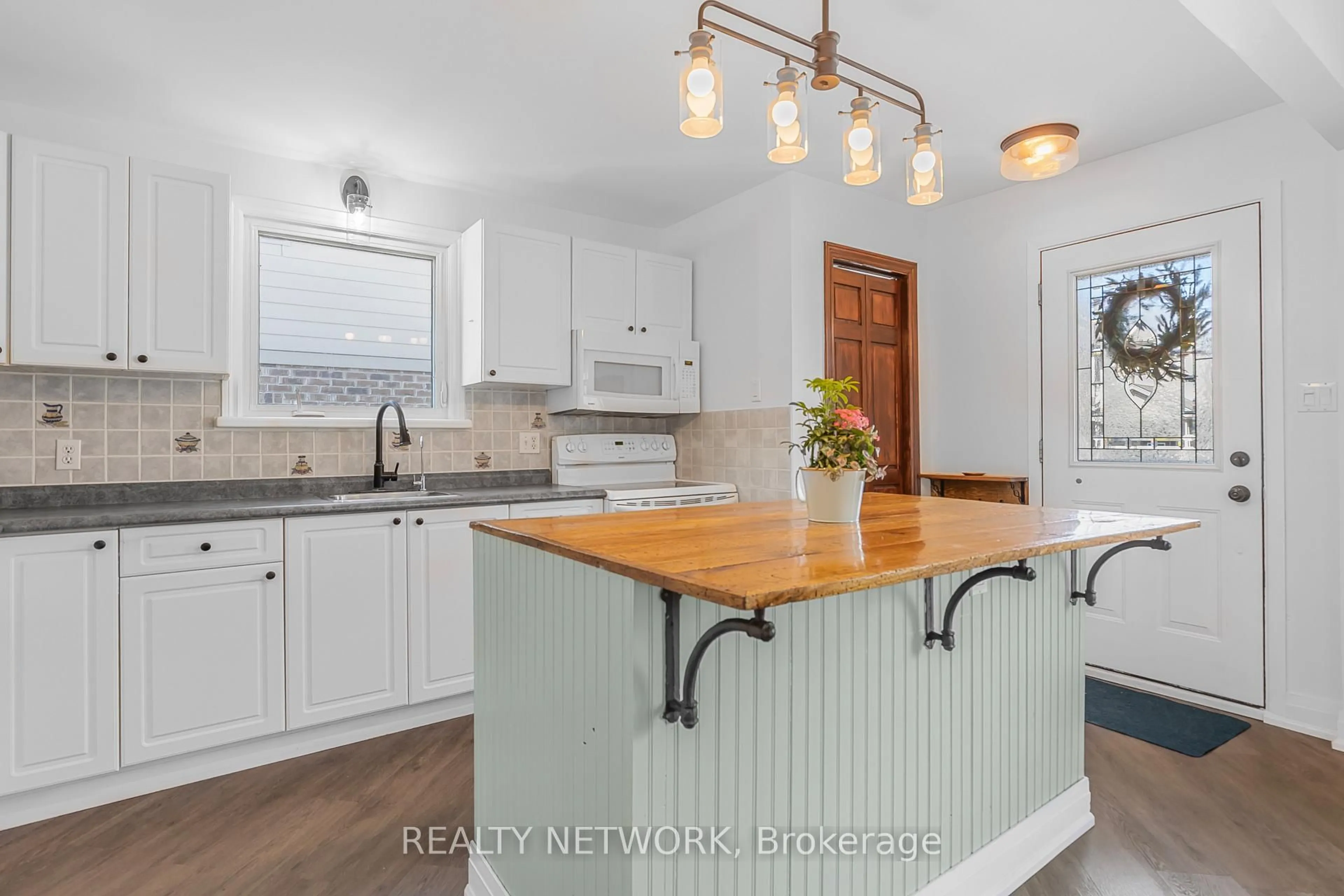 Open concept kitchen, unknown for 160 GRAHAM St, Centre Wellington Ontario N1M 1B8