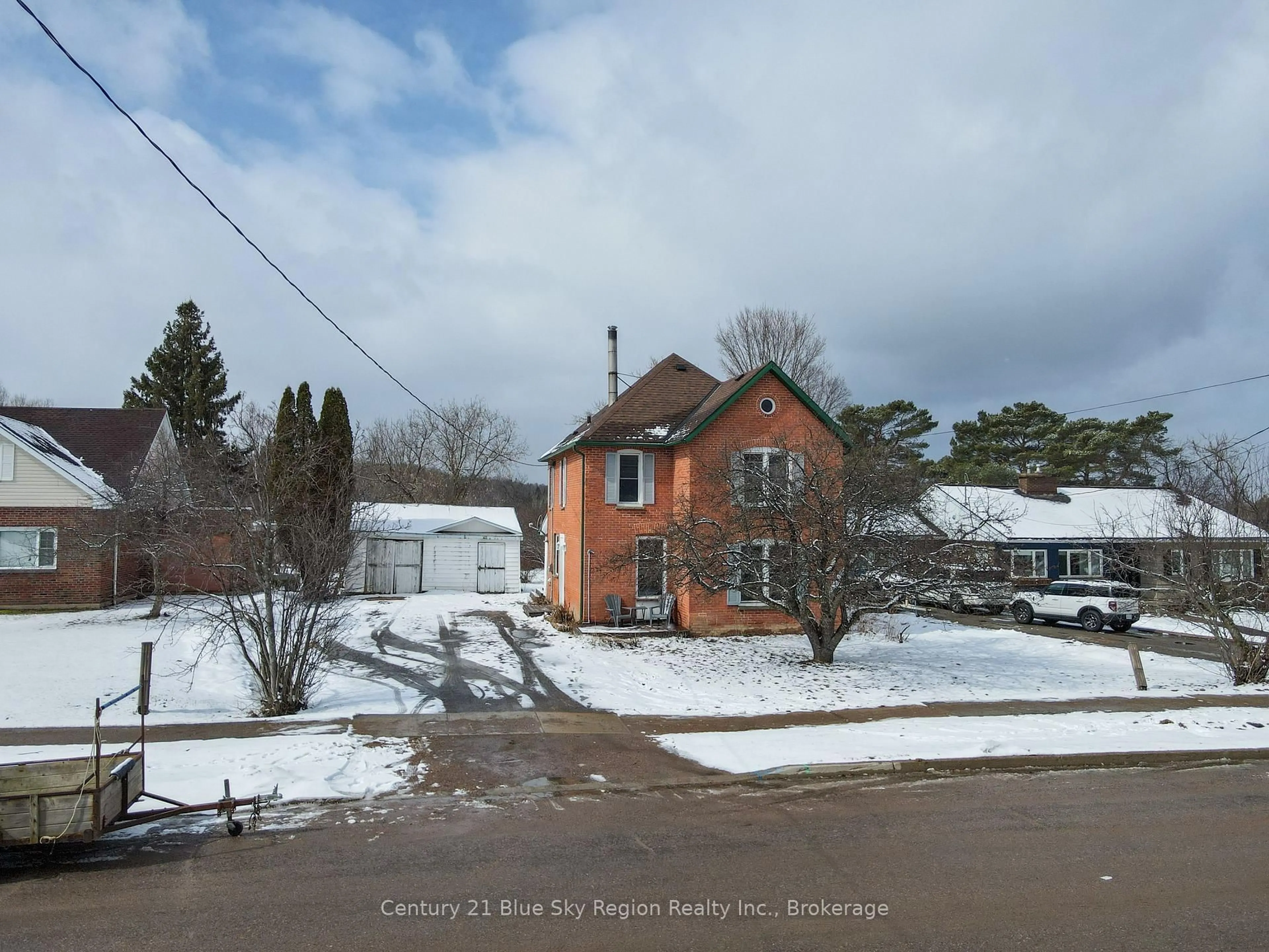 A pic from outside/outdoor area/front of a property/back of a property/a pic from drone, street for 211 Edward St, Powassan Ontario P0H 1Z0