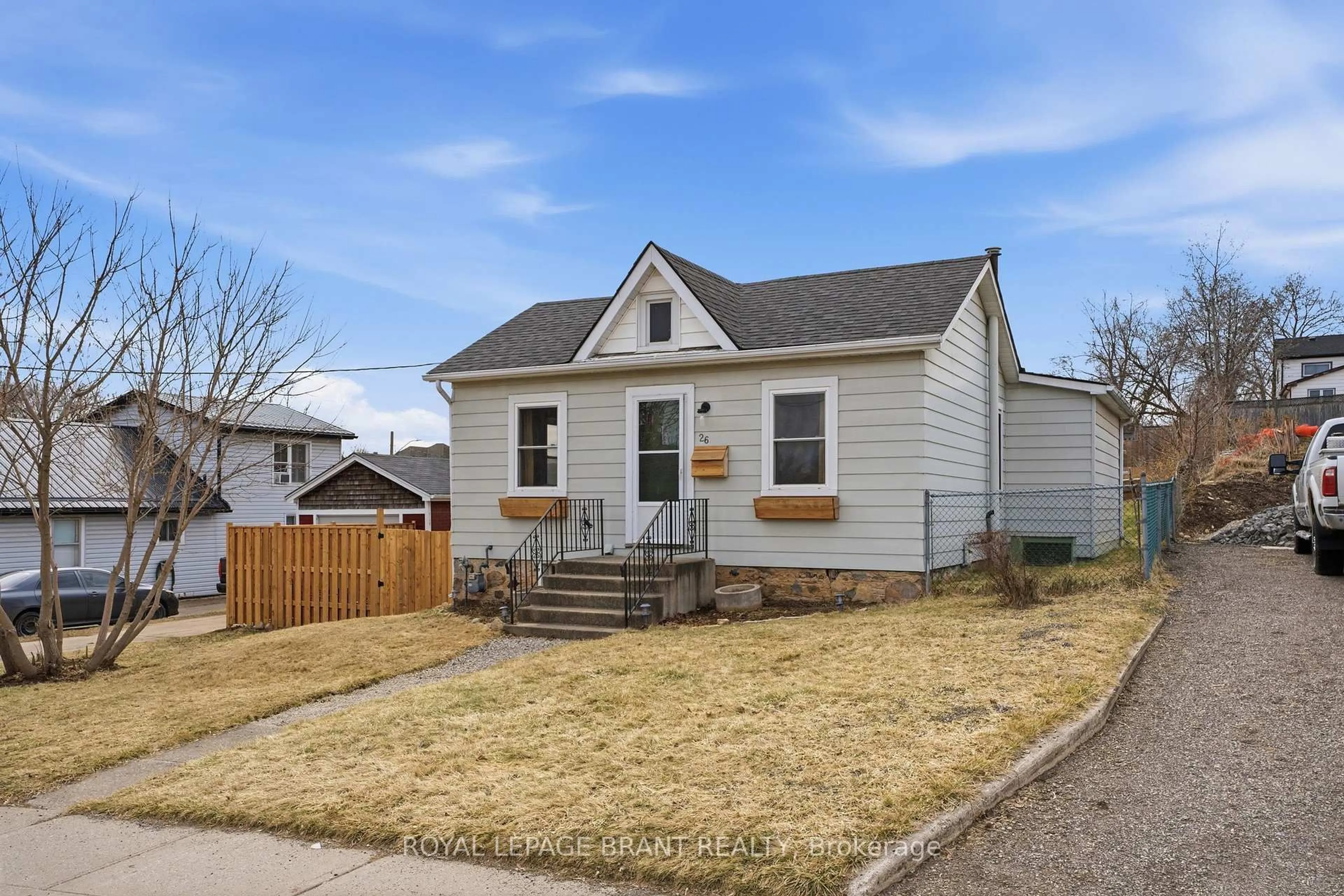 Home with vinyl exterior material, street for 26 Franklin St, Brant Ontario N3L 3B7