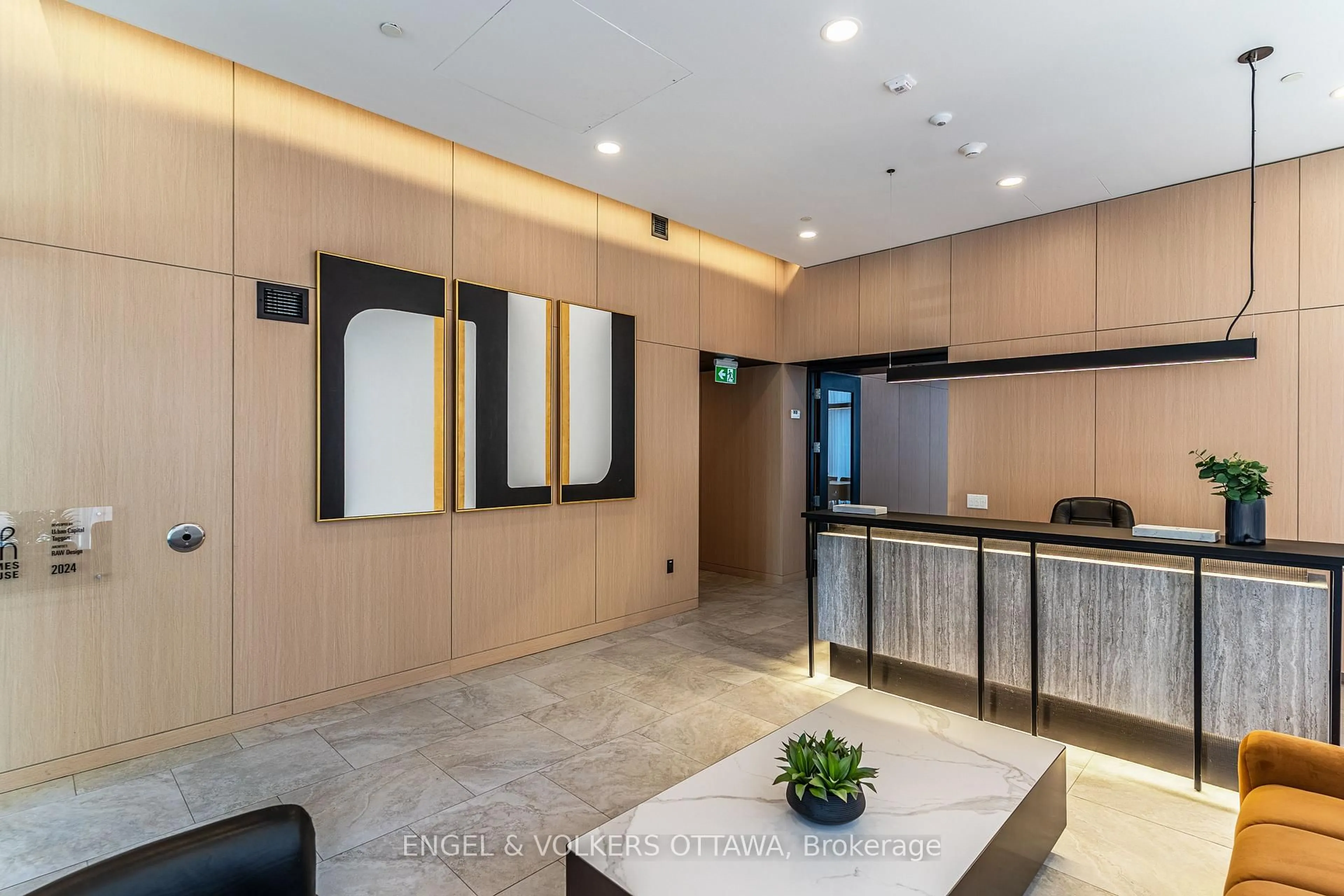 Indoor foyer for 10 James St #206, Ottawa Ontario K2P 1T2