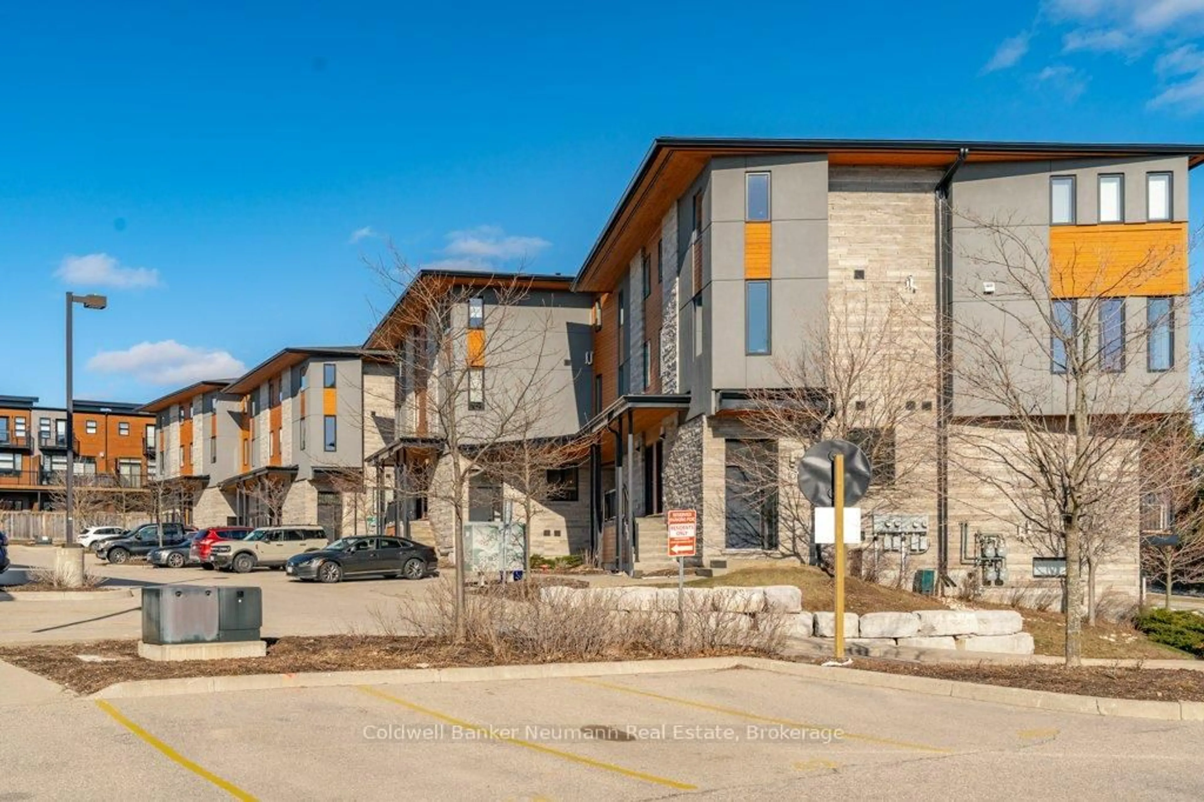 Patio, street for 32 Arkell Rd #14, Guelph Ontario N1L 0L4