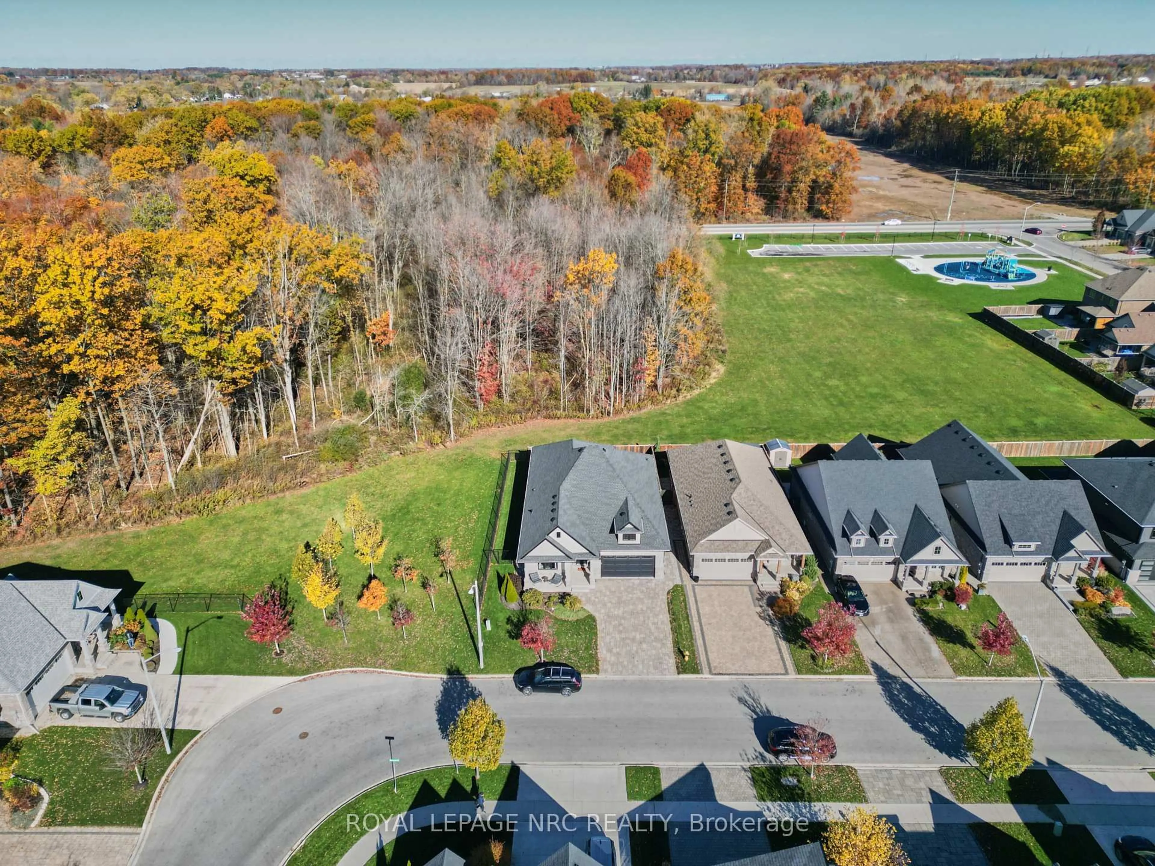 A pic from outside/outdoor area/front of a property/back of a property/a pic from drone, water/lake/river/ocean view for 2 Mcfarland St, Thorold Ontario L2V 0J2