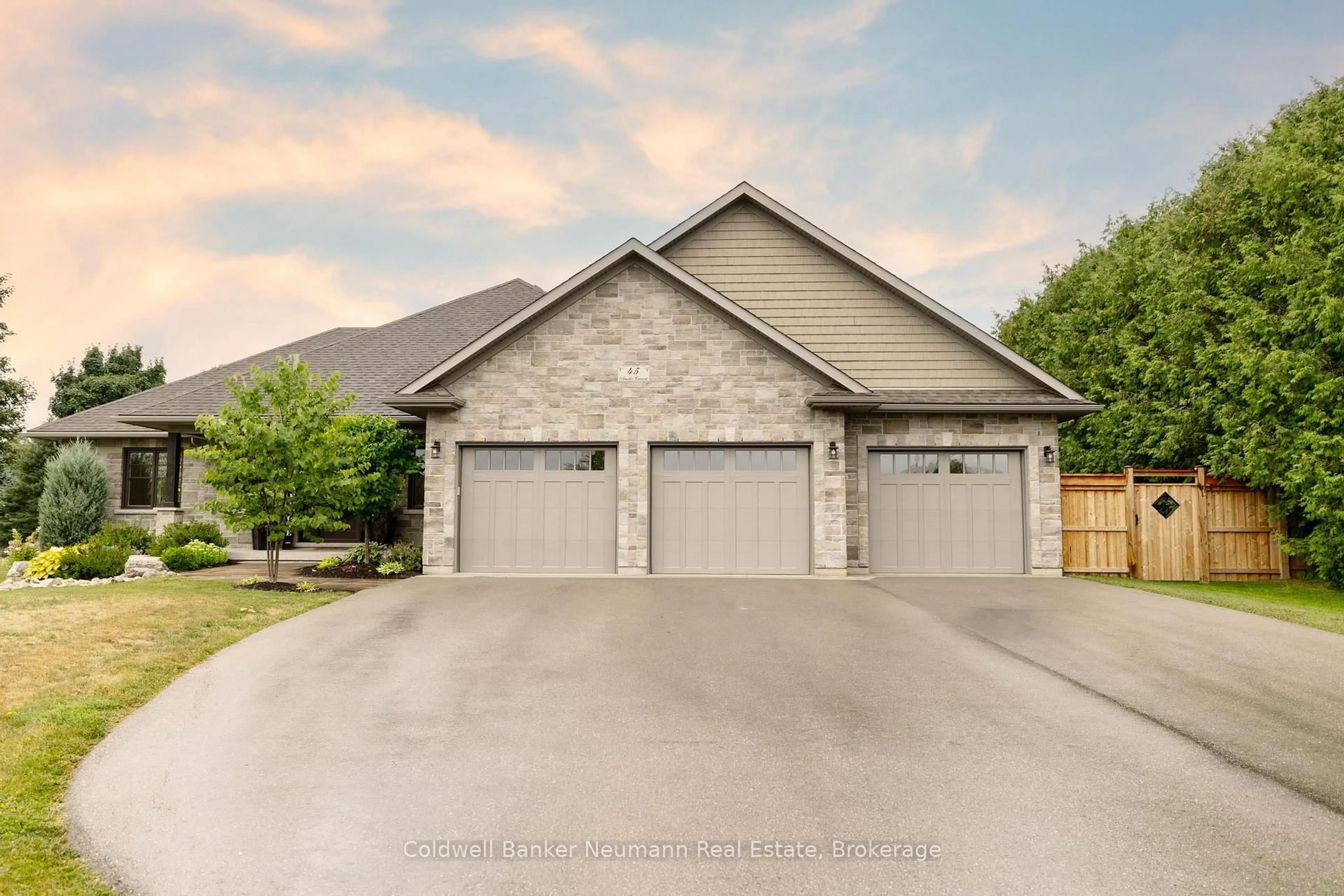 Unknown for 45 Amalia Cres, Centre Wellington Ontario N0B 1J0