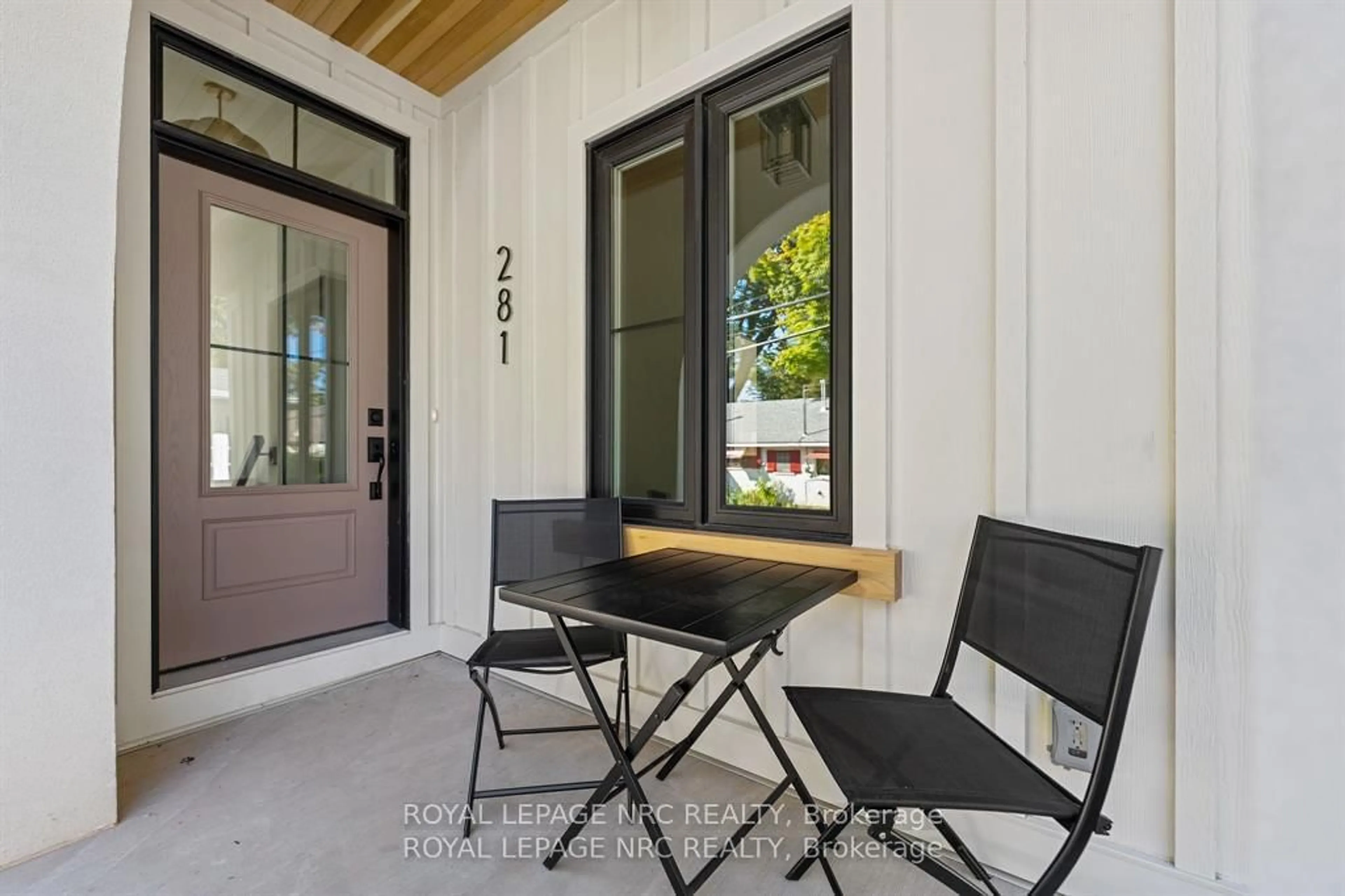 Indoor entryway for 281 ELMWOOD Ave, Fort Erie Ontario L0S 1B0