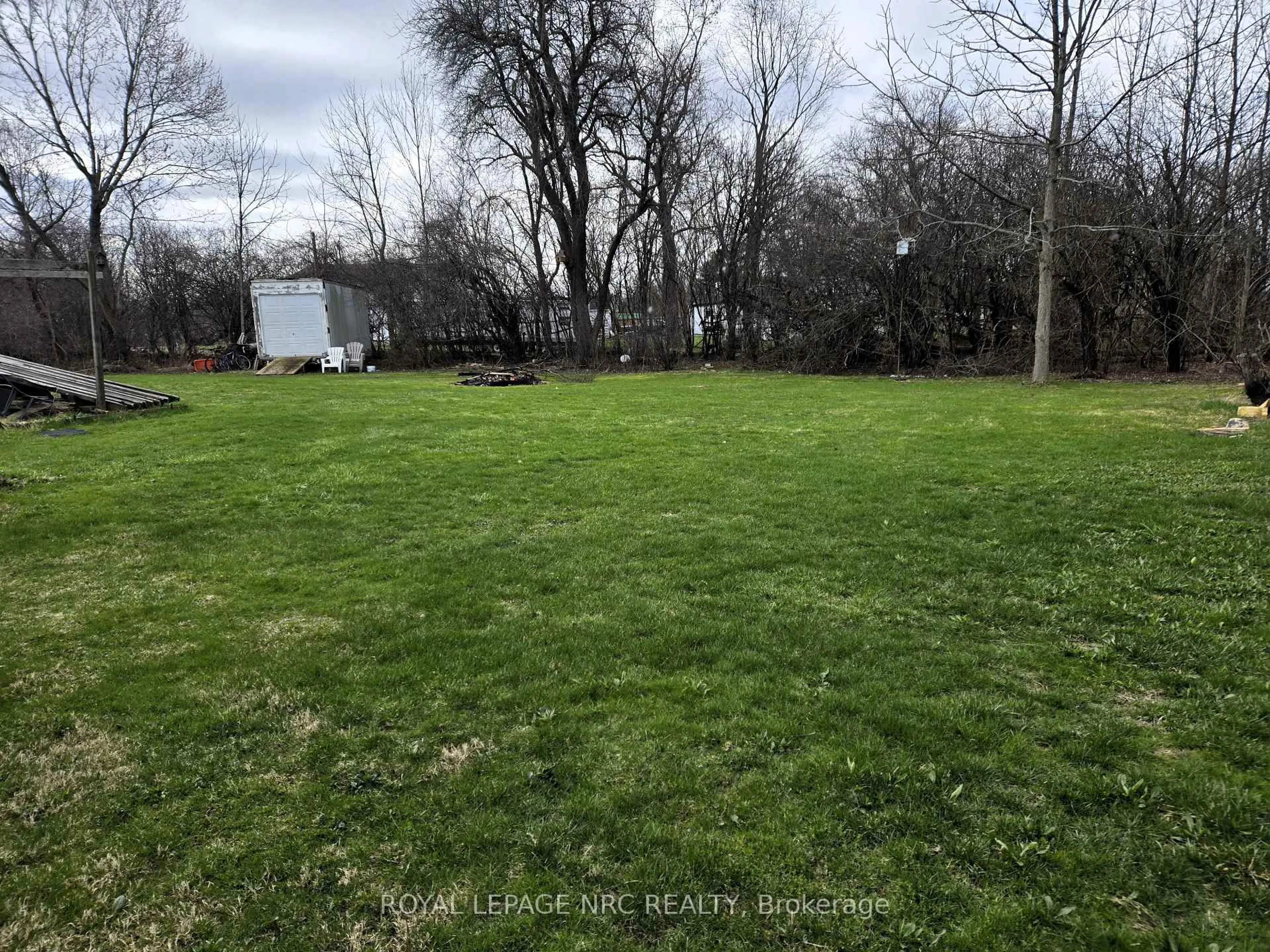 A pic from outside/outdoor area/front of a property/back of a property/a pic from drone, forest/trees view for 751 Bowen Rd, Fort Erie Ontario L2A 5M4